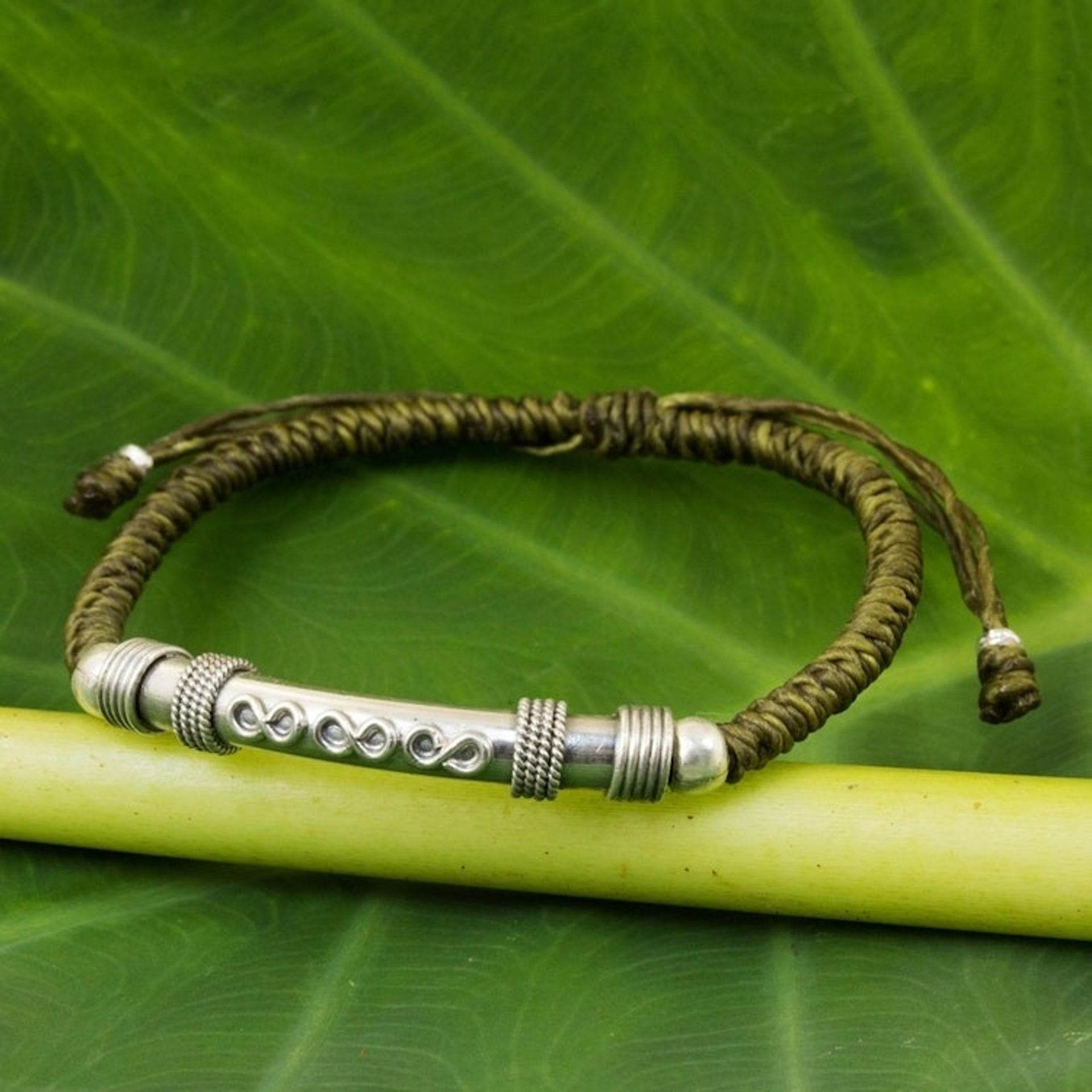 Sterling Silver Accent Bracelet from Thailand 'Infinite Legend in Olive'