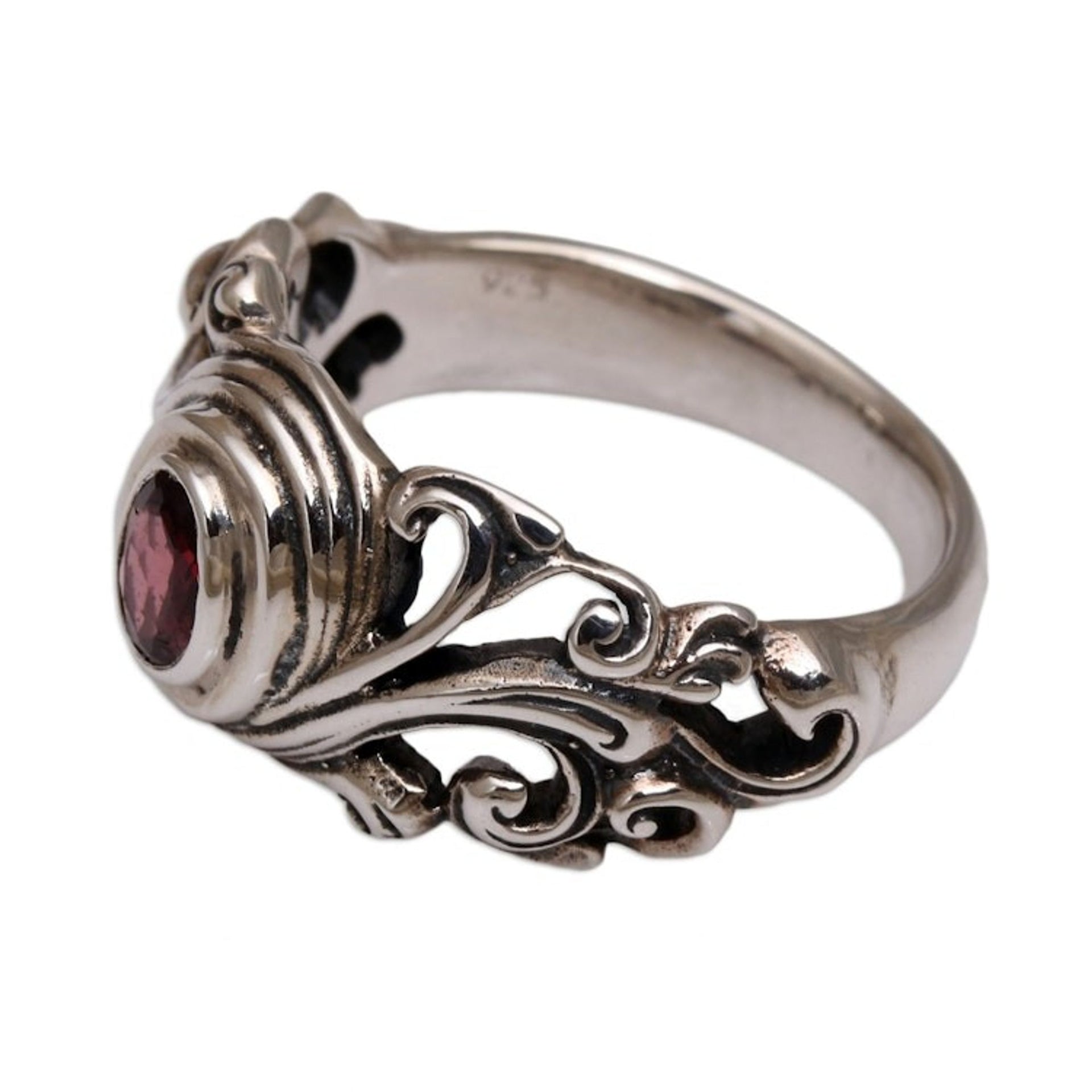 Garnet solitaire ring 'Good Morning'