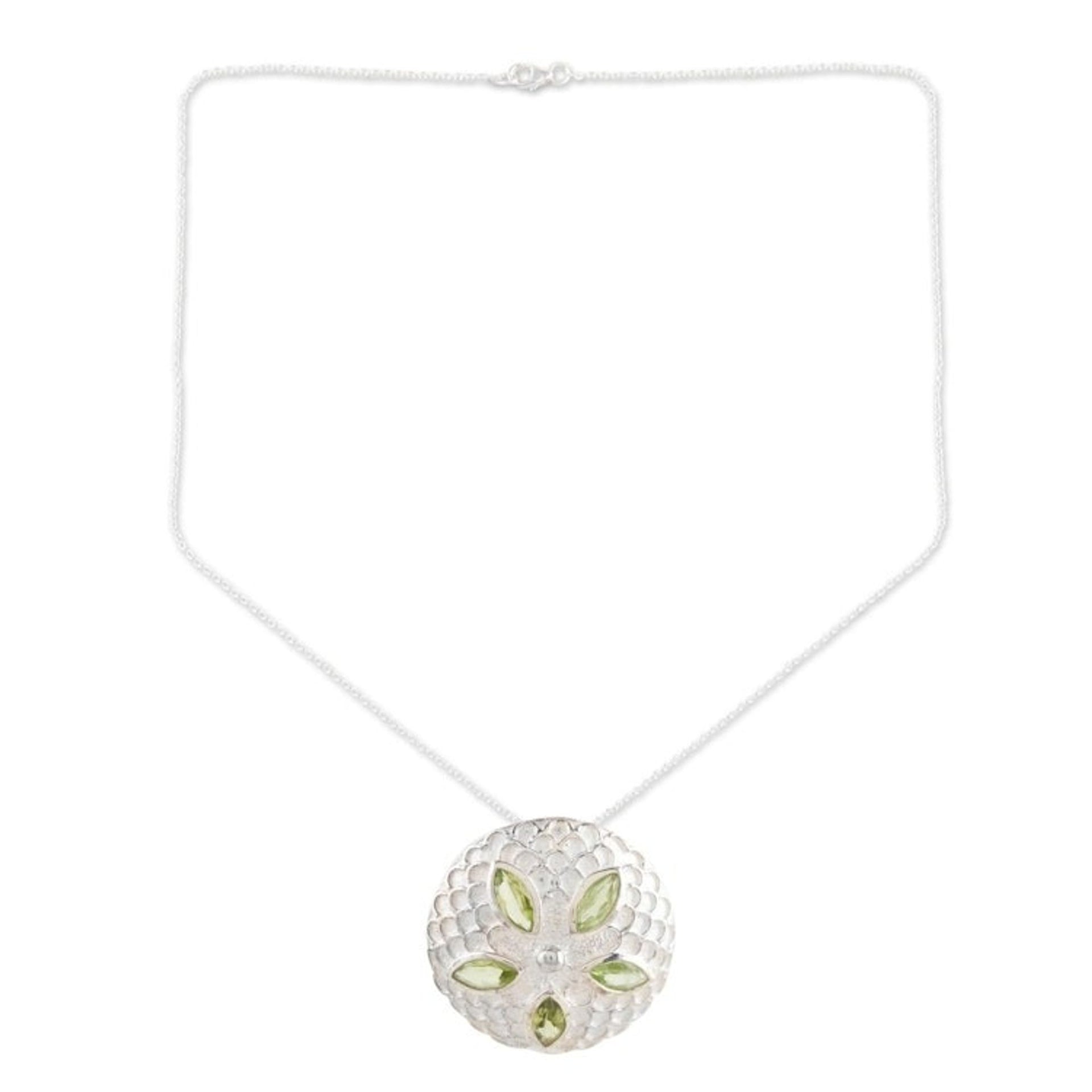 Peridot pendant necklace 'Chrysanthemum Star'