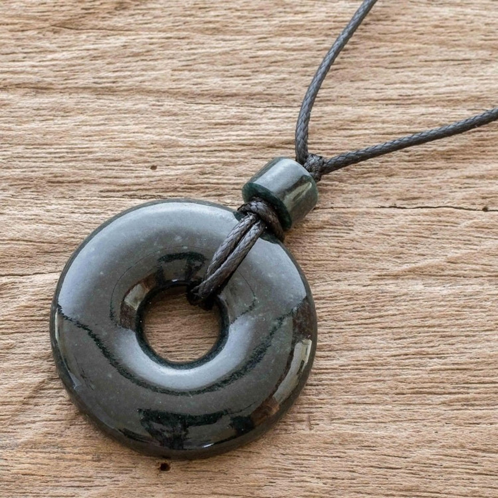 Guatemalan Natural Dark Green Jade Pendant Necklace 'Dona'