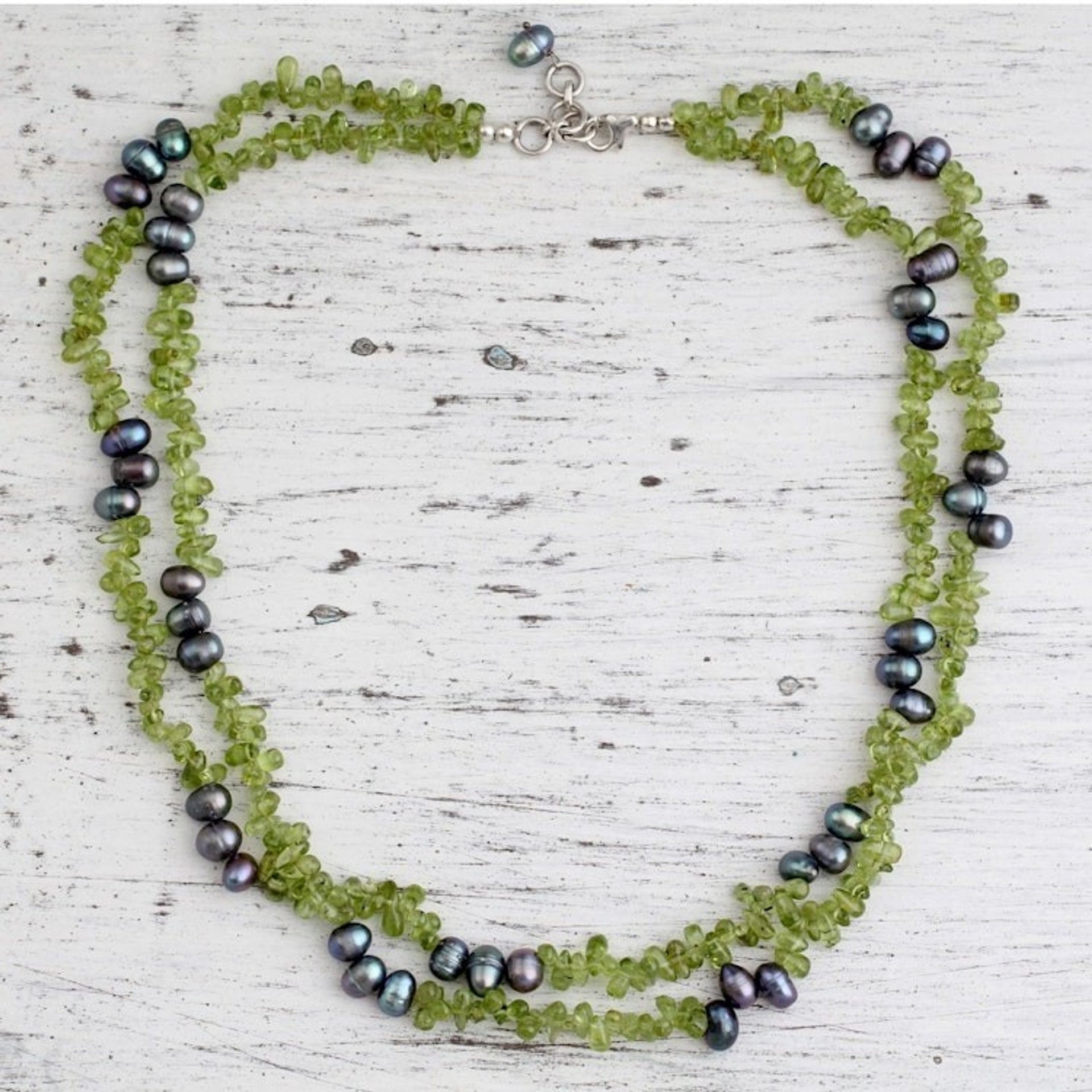 Pearl and peridot strand necklace 'Opulent Lime'