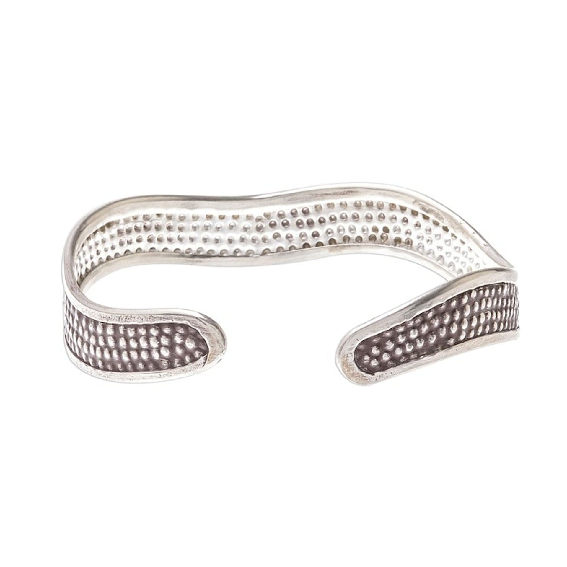 Handcrafted Karen Silver Textured Wave Cuff Bracelet 'Texture Wave'