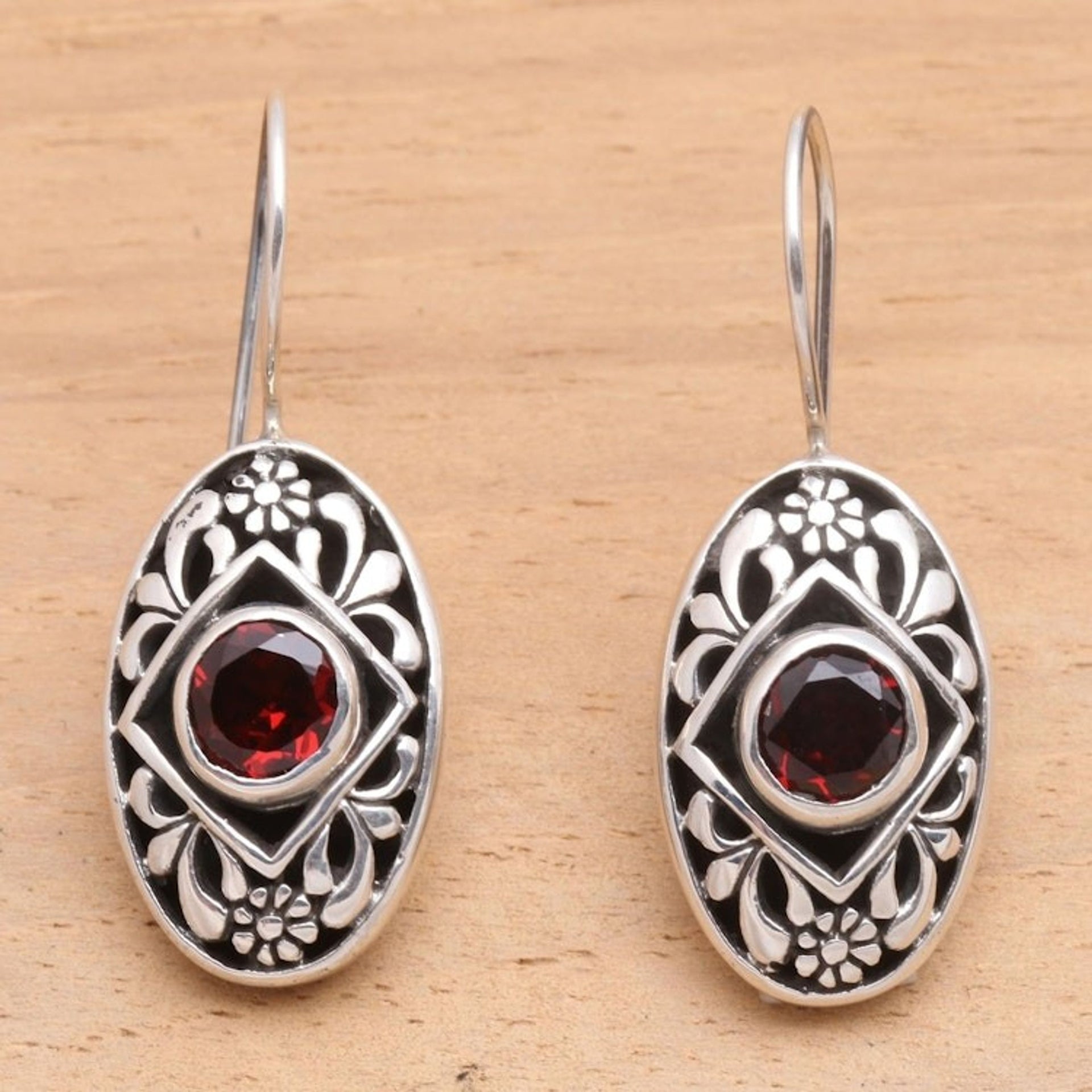 Garnet drop earrings 'Desire'