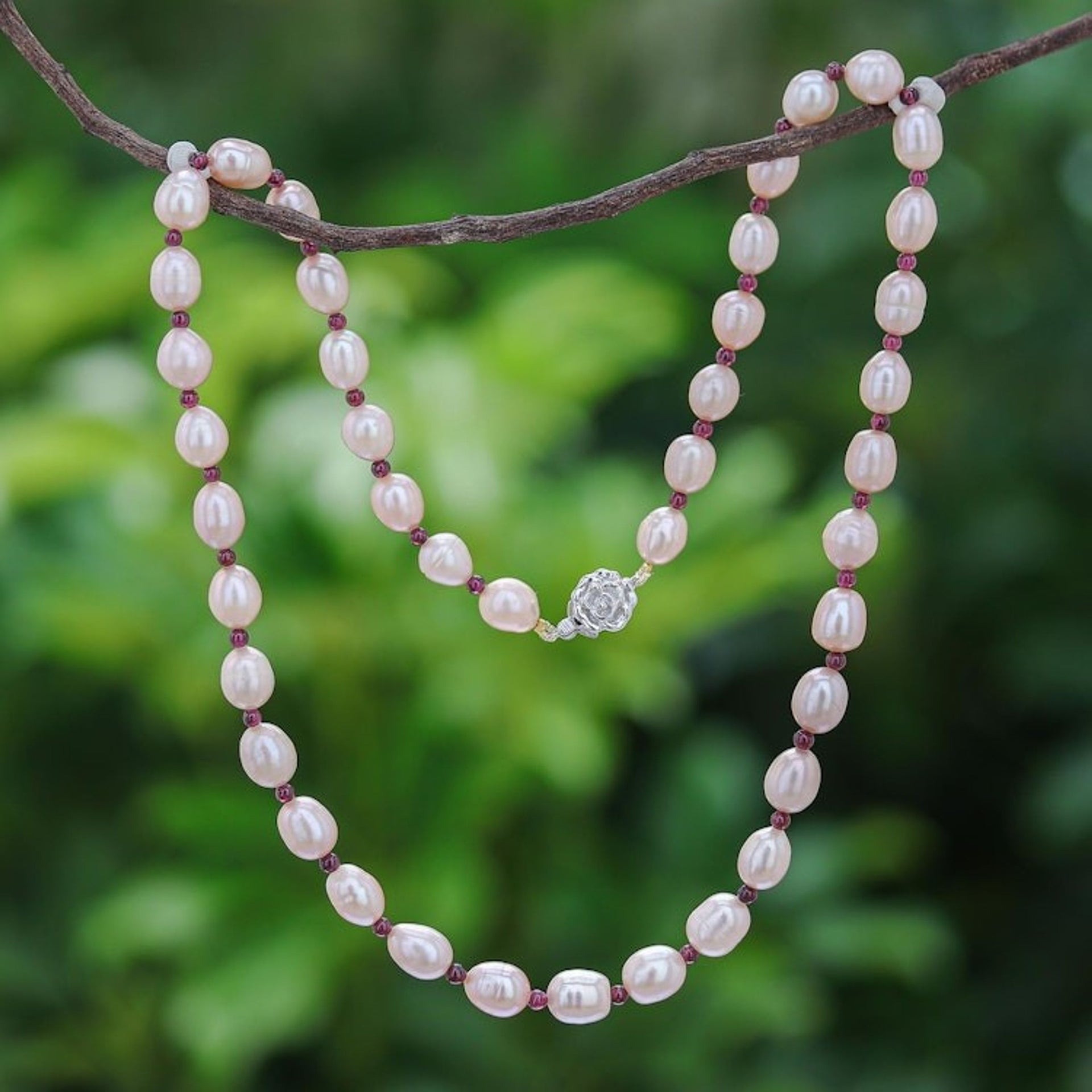 Pearl and garnet strand necklace 'Sea of Love'