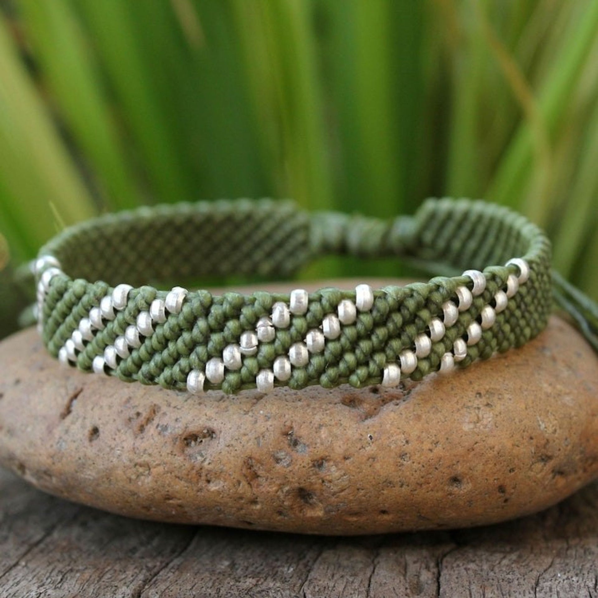 Silver accent wristband bracelet 'Diagonal Green'