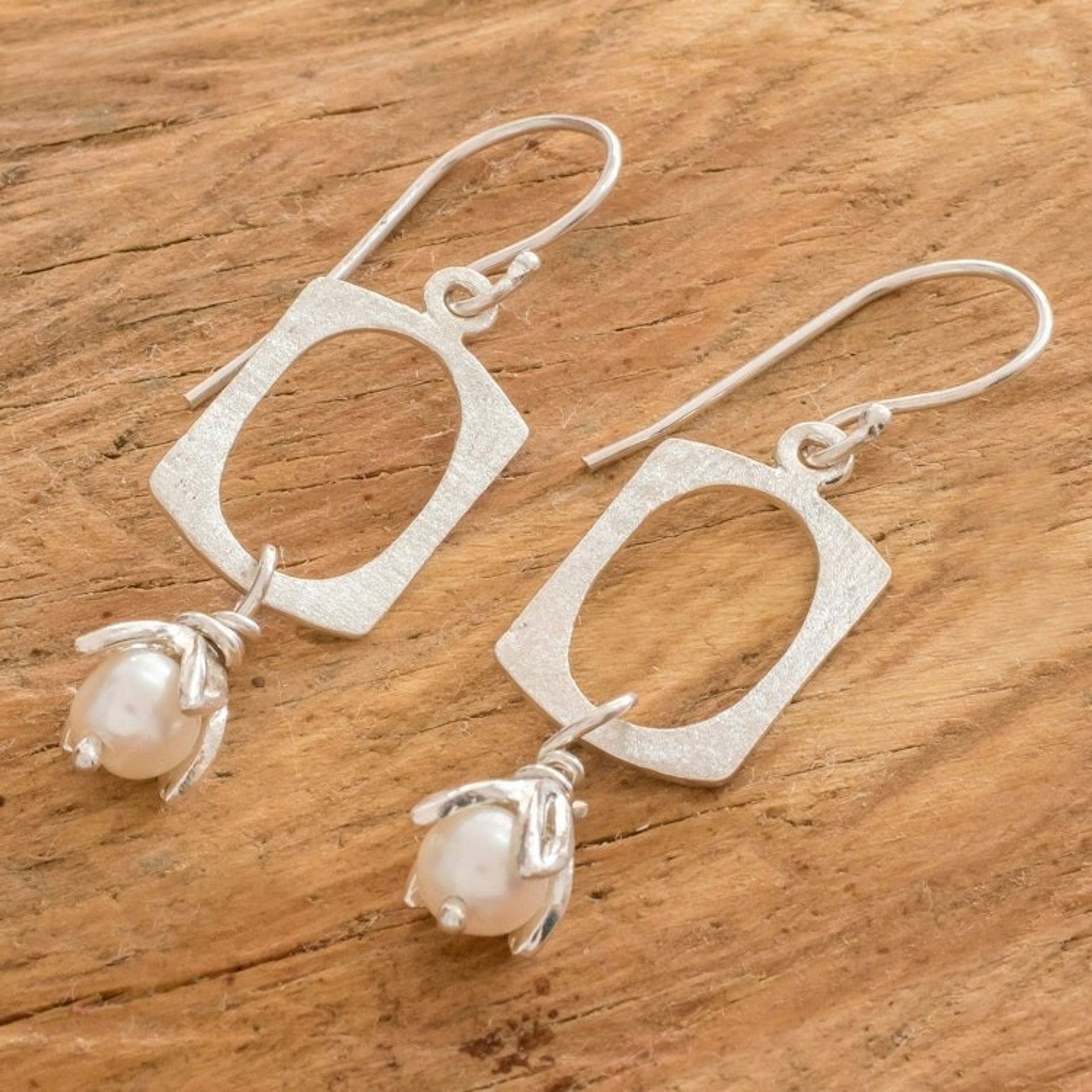 Cultured Pearl and 925 Sterling Silver Dangle Earrings 'Pearl Awakening'