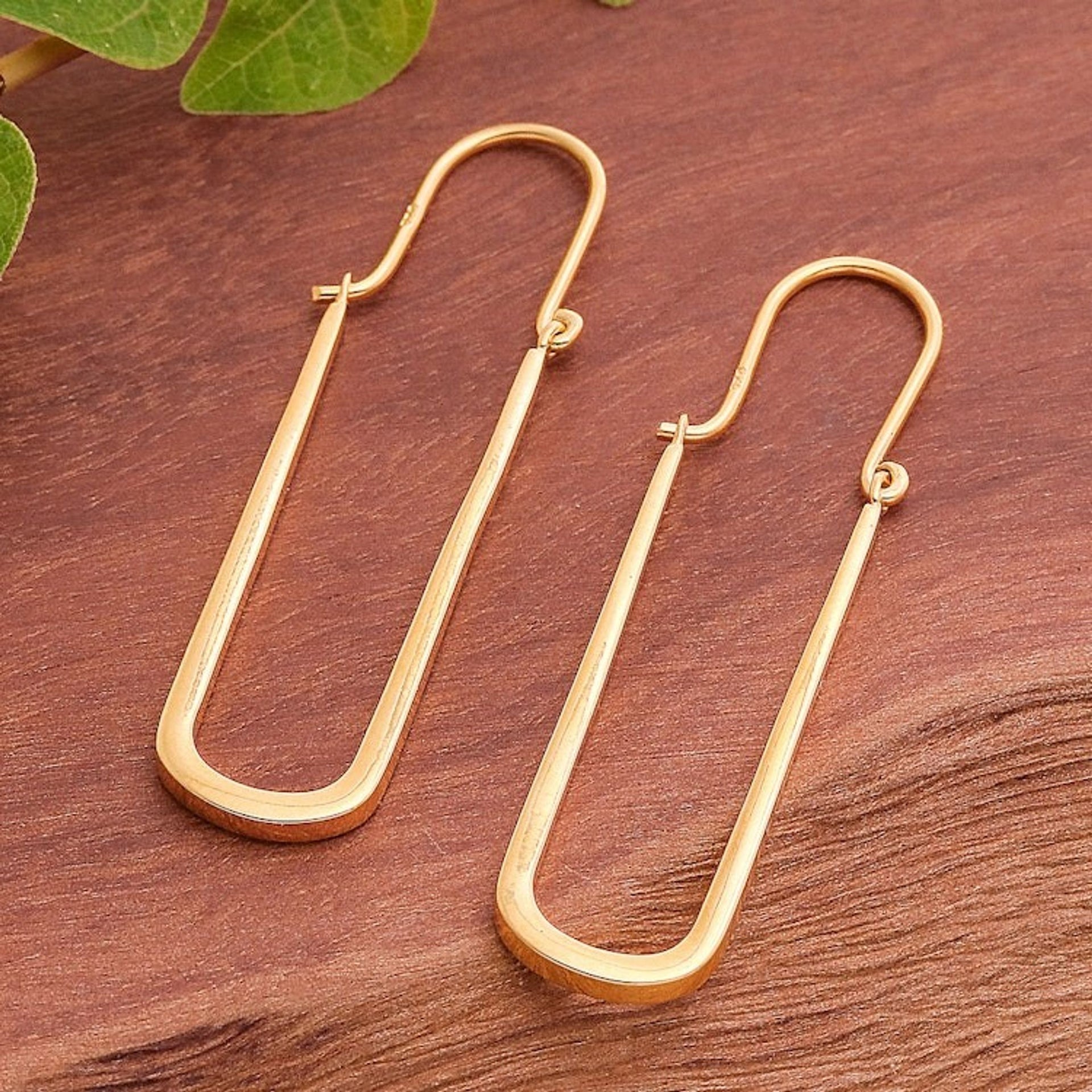 18k Gold-Plated Oblong Hoop Earrings in a High Polish Finish 'Grand Glory'