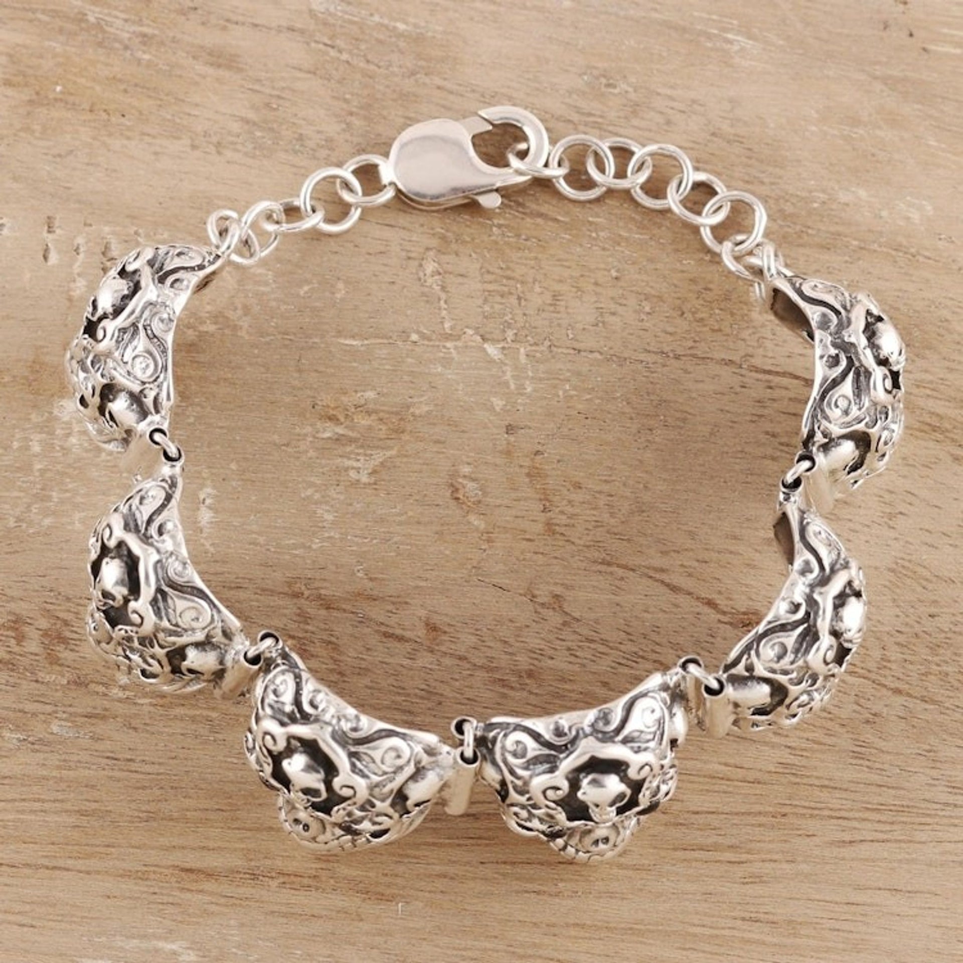 Skull-Pattern Men's Onyx Link Bracelet from India 'Macabre Skulls'