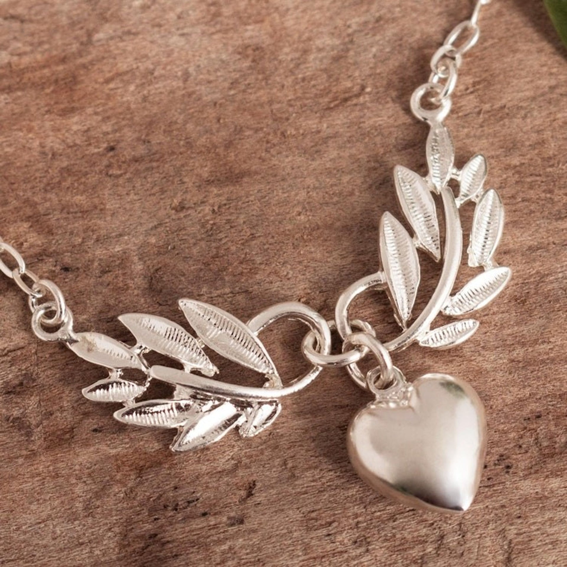 925 Sterling Silver Pendant Necklace With Heart and Branches 'Heart Victorious'
