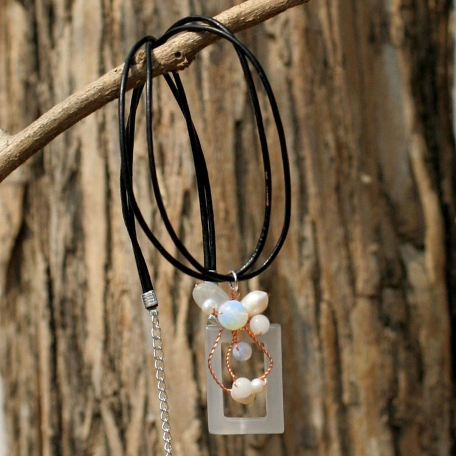 Pearl and Agate Pendant Necklace 'Balloons'