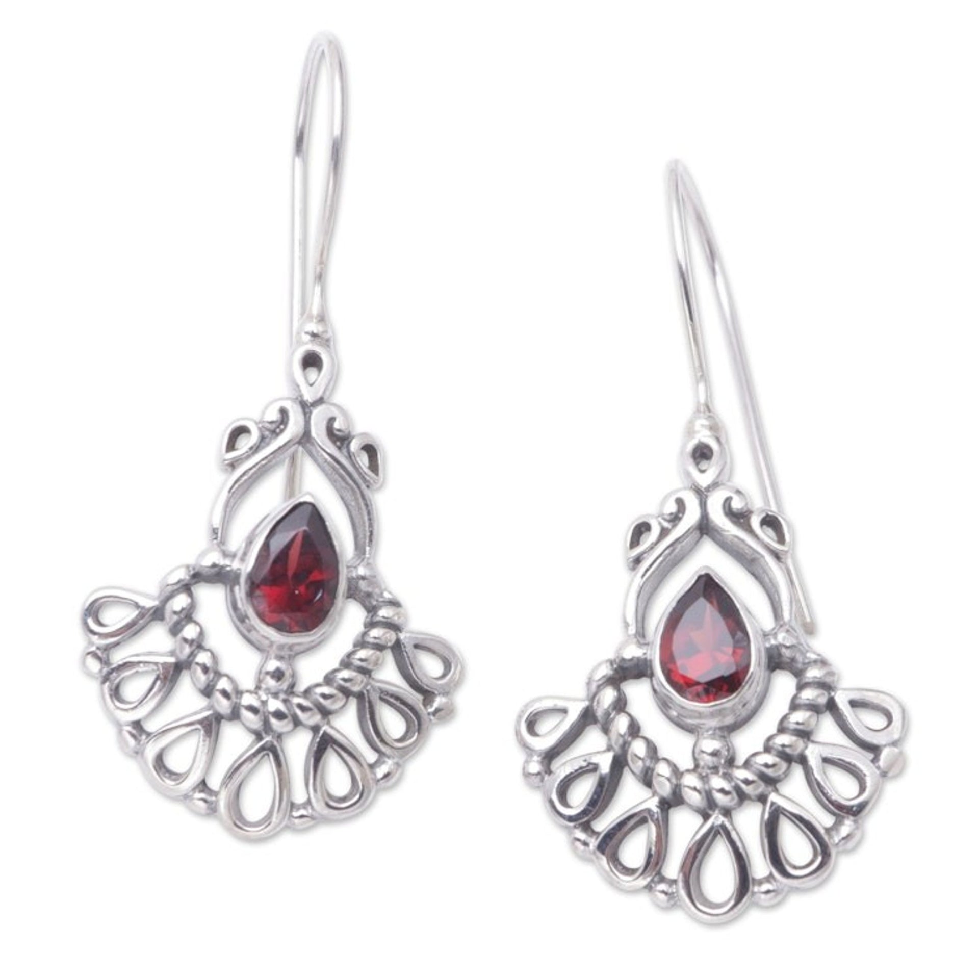 Garnet dangle earrings 'Frozen Flame'