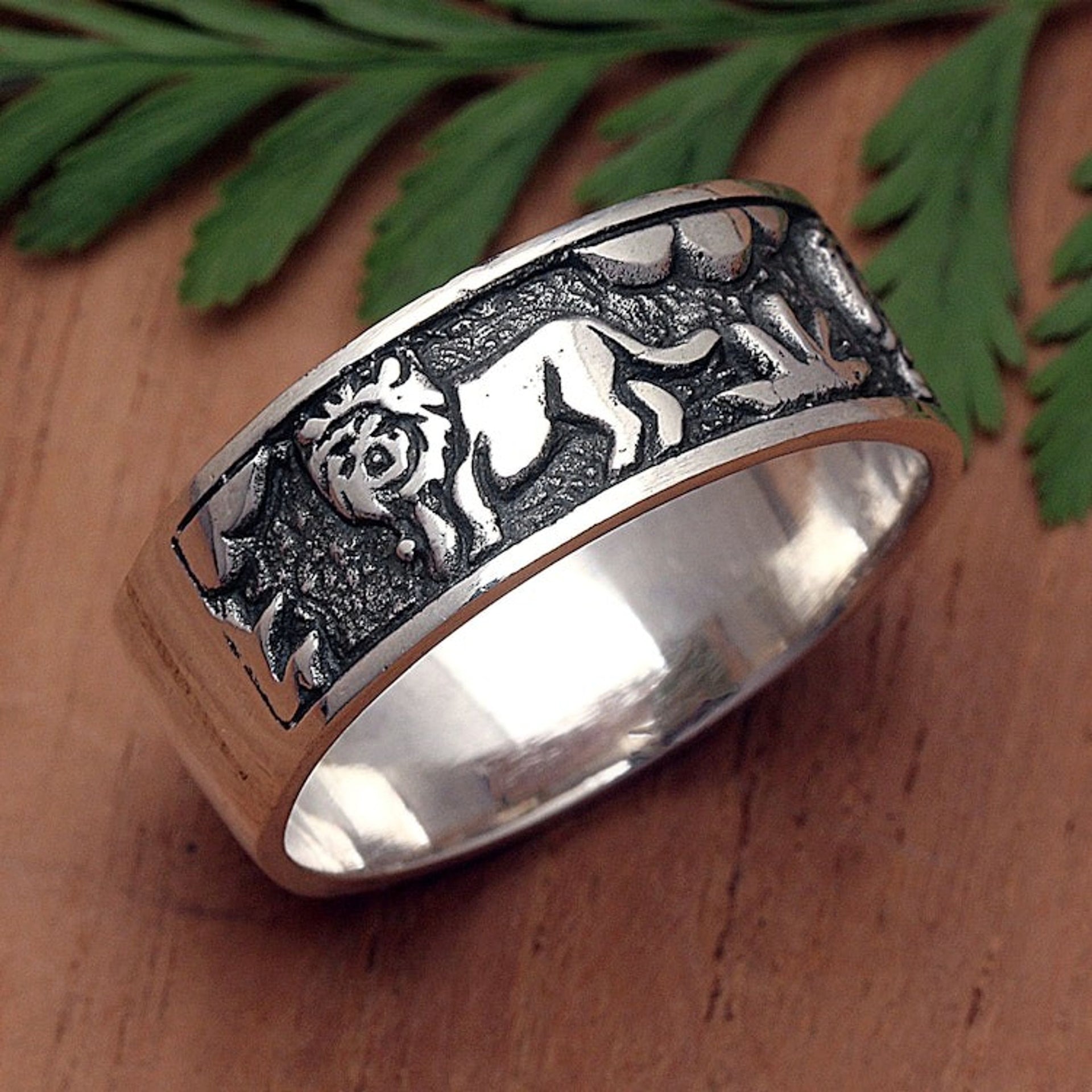 Lion-Themed Polished Sterling Silver Band Ring 'Lion Legend'