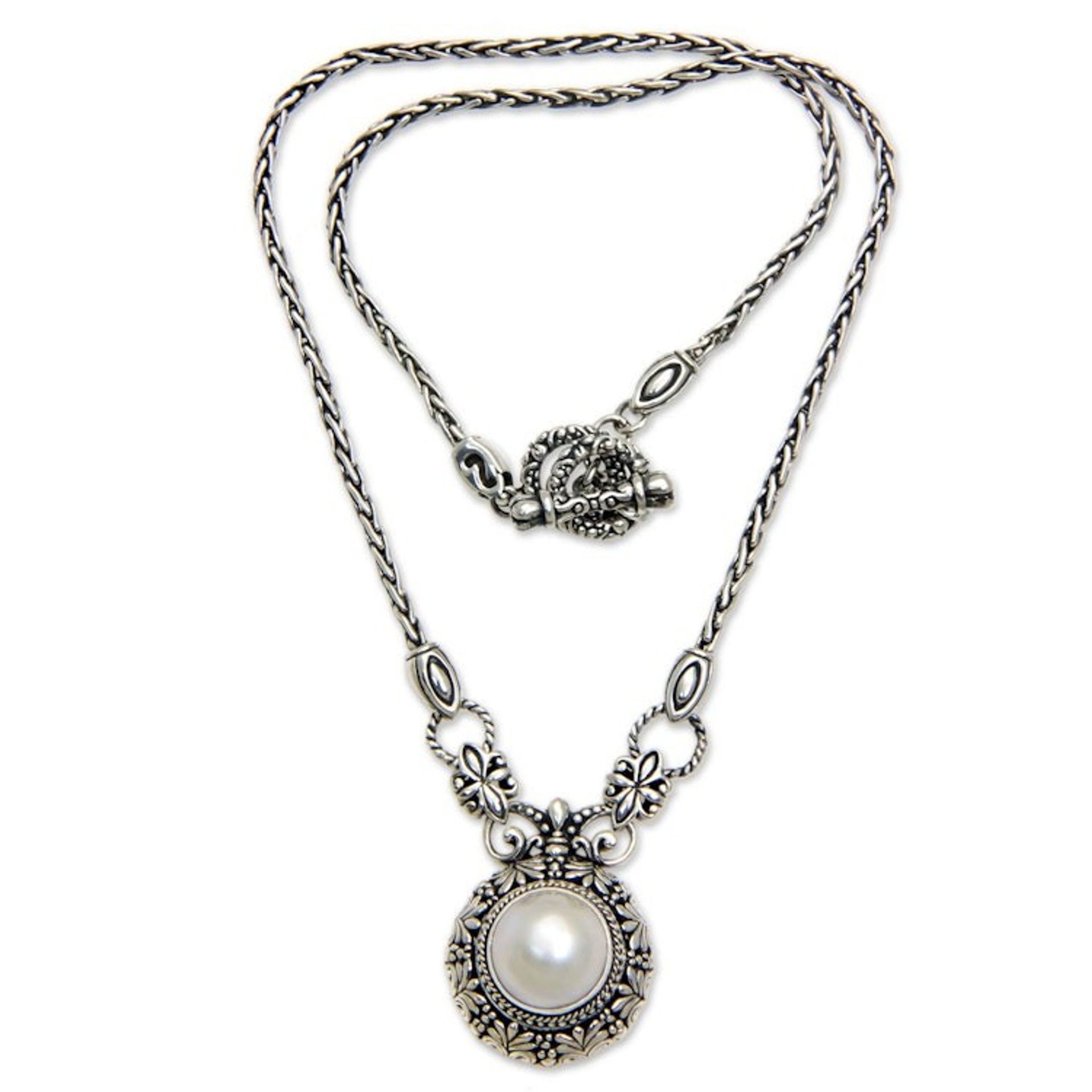 Cultured Pearl and Sterling Silver Pendant Necklace 'Hapsari'