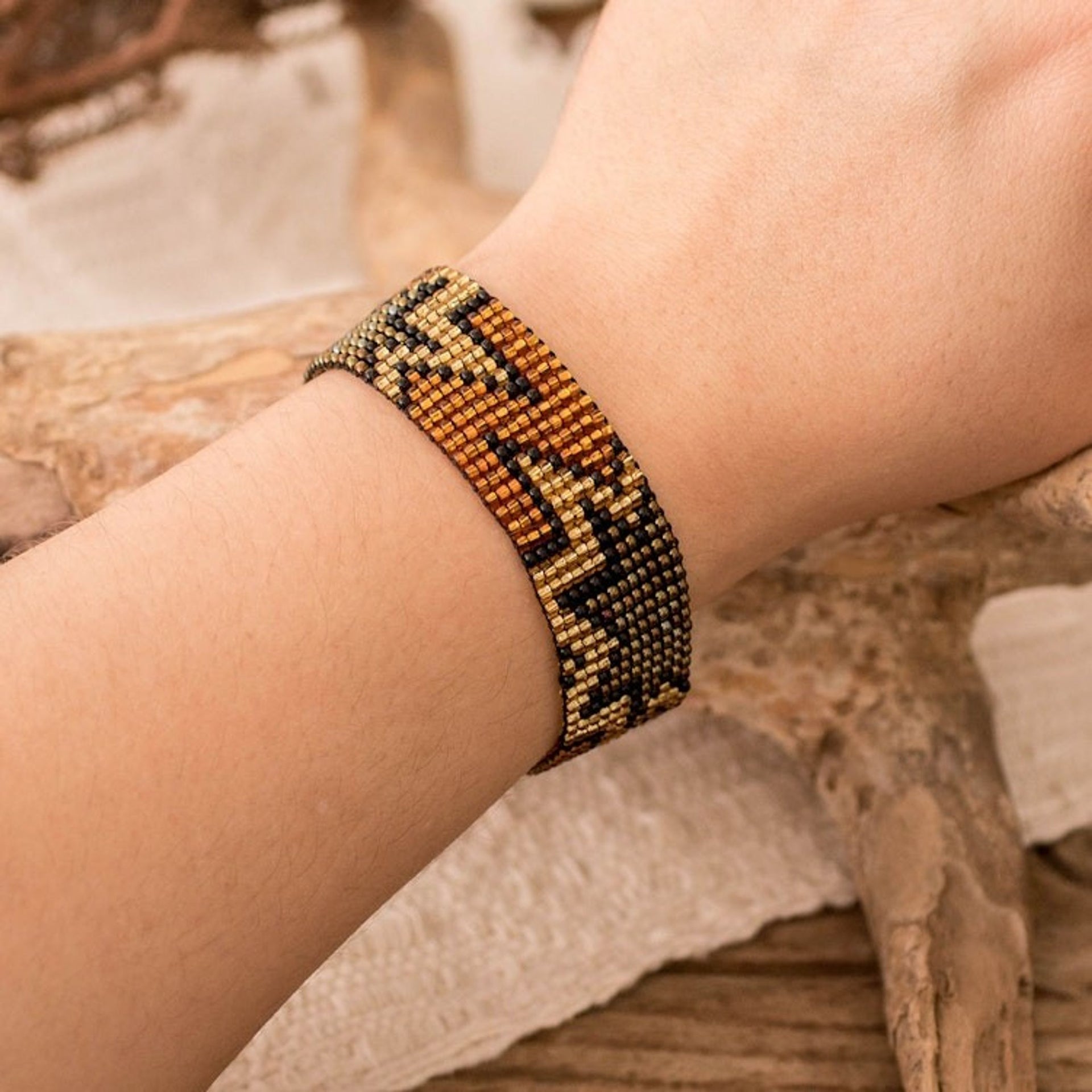 Guatemalan-Made Golden and Bronze Star Glass Beaded Bracelet 'Victorious Blast'