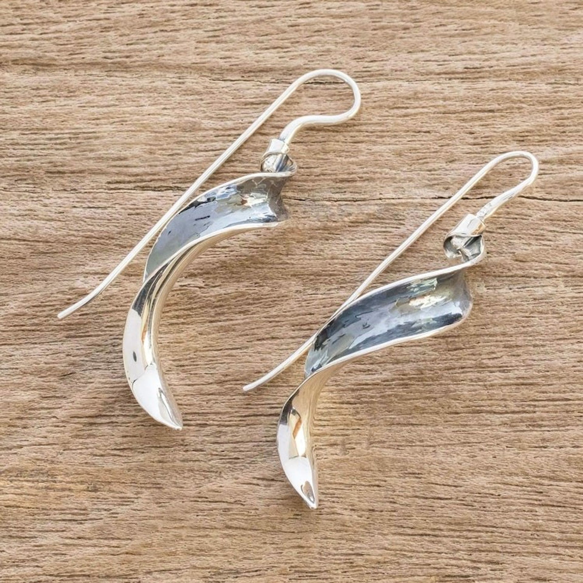 Nature-Inspired Leaf Drop Earrings 'Eucalyptus'