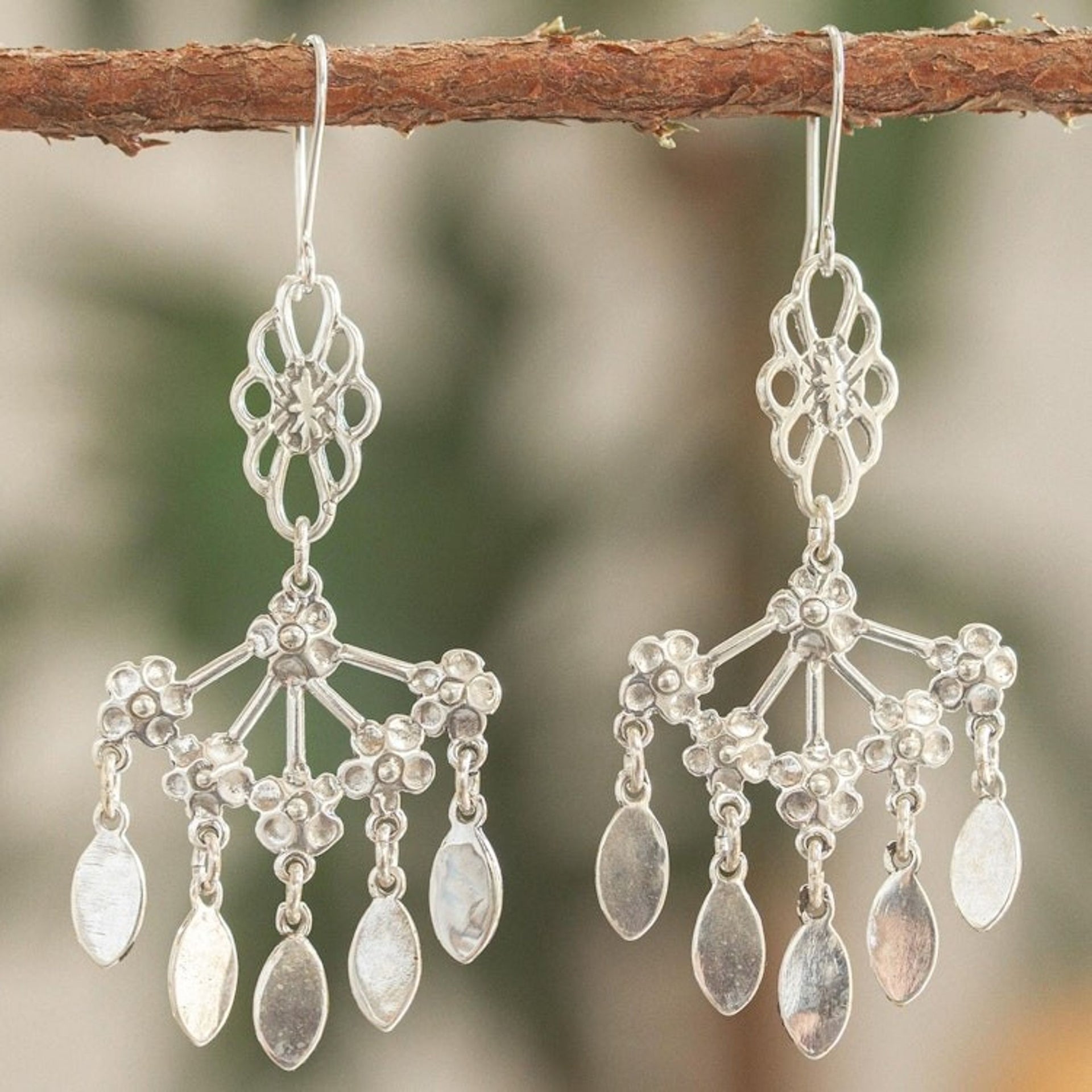 Daisy Motif Sterling Silver Chandelier Earrings 'Daisy Fantasia'