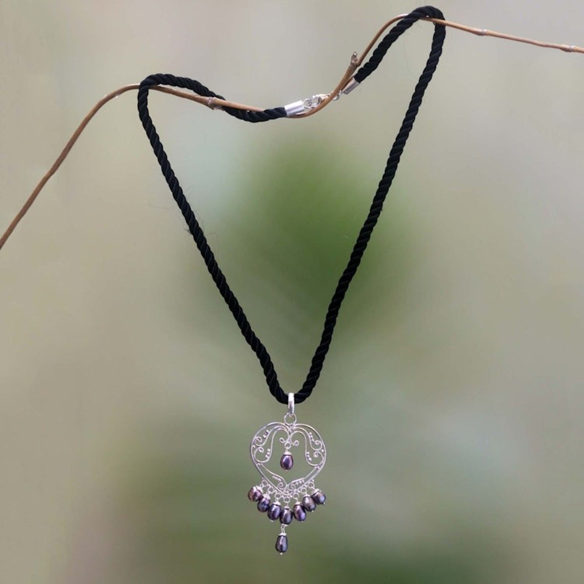 Pearl heart necklace ''