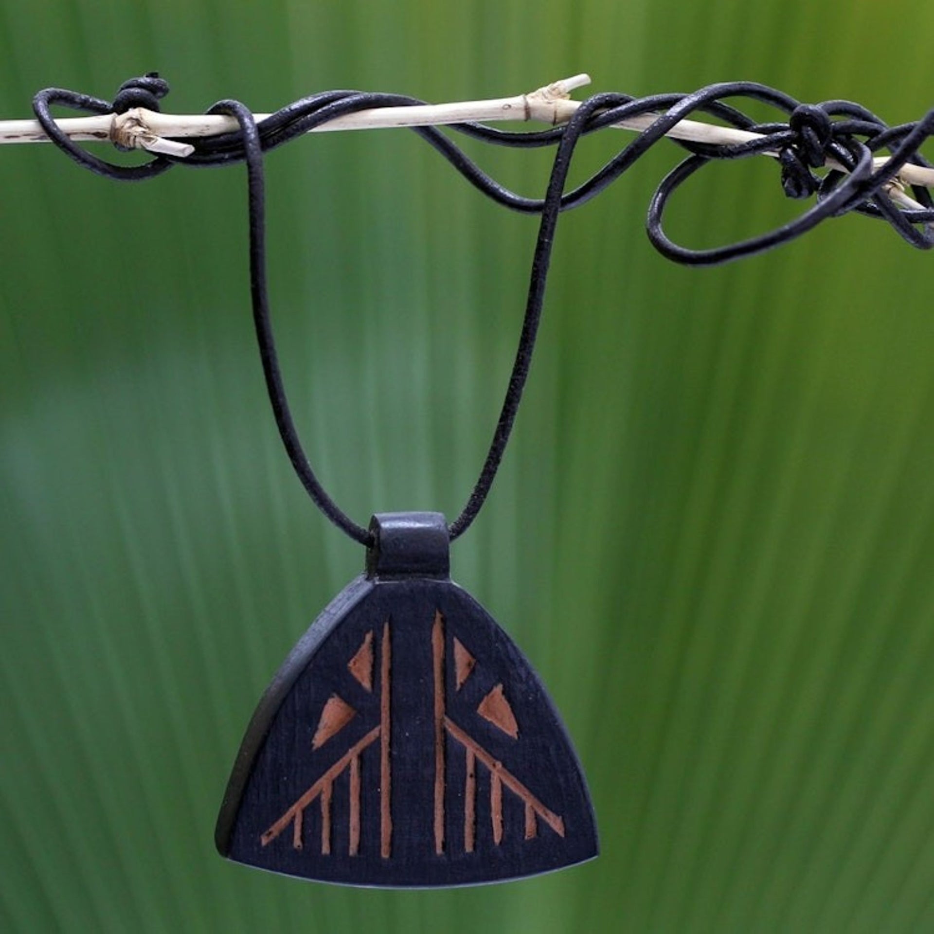 Teak Wood pendant necklace 'Mframadan'
