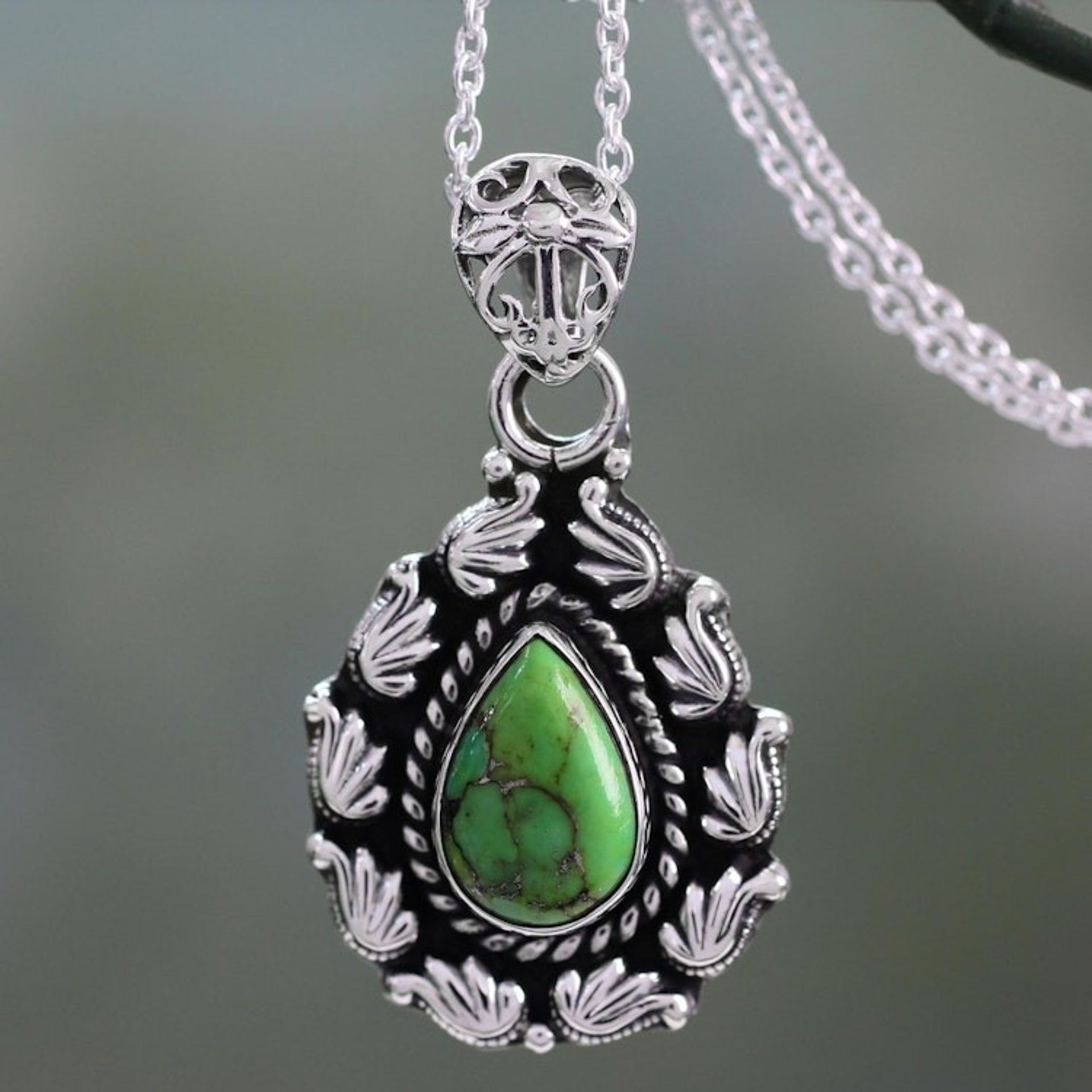 Leaf Motif Silver Pendant Necklace with Composite Turquoise 'Grand Garland'