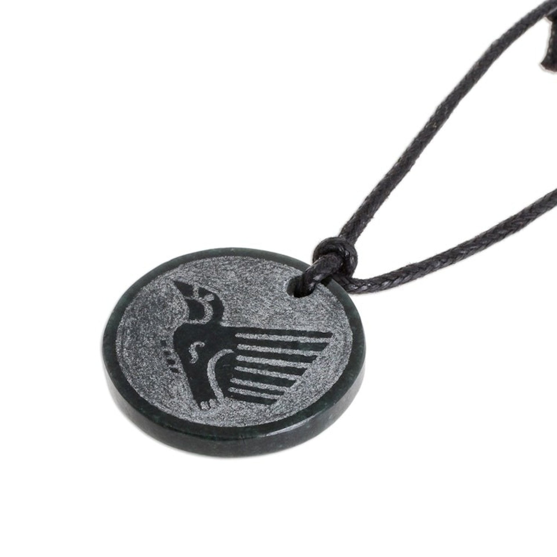 Hand-Carved Jade Hummingbird Pendant Necklace from Guatemala 'Iq'