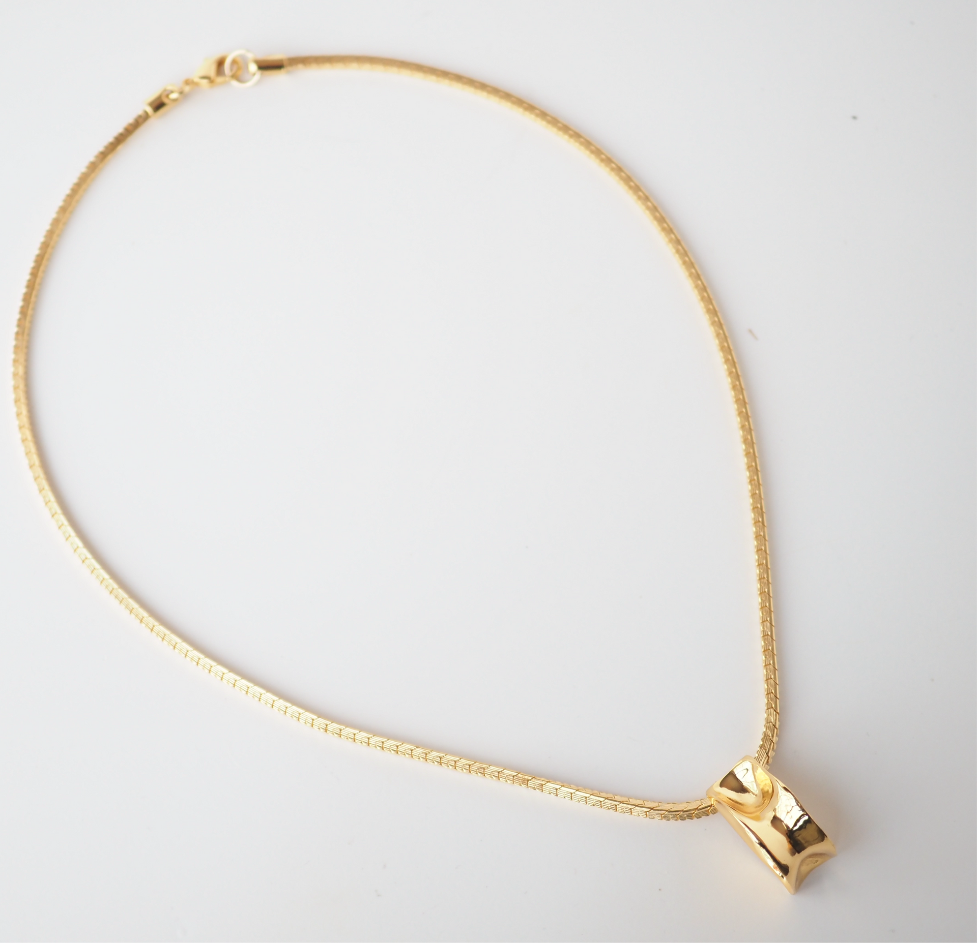 Imagine Mod Pendant Necklace Gold