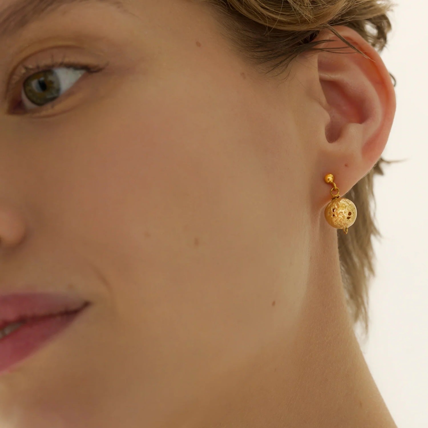 Imperfect Ball Earrings Gold