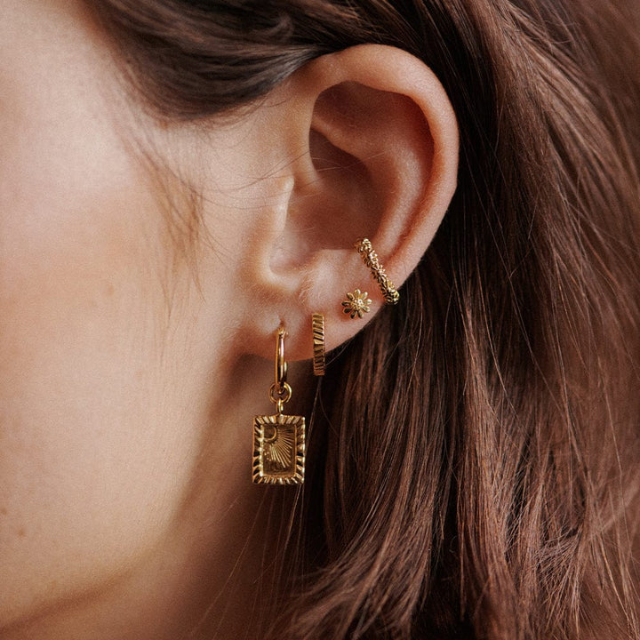 iota-daisy-ear-cuff-18ct-gold-plated-daisy-london