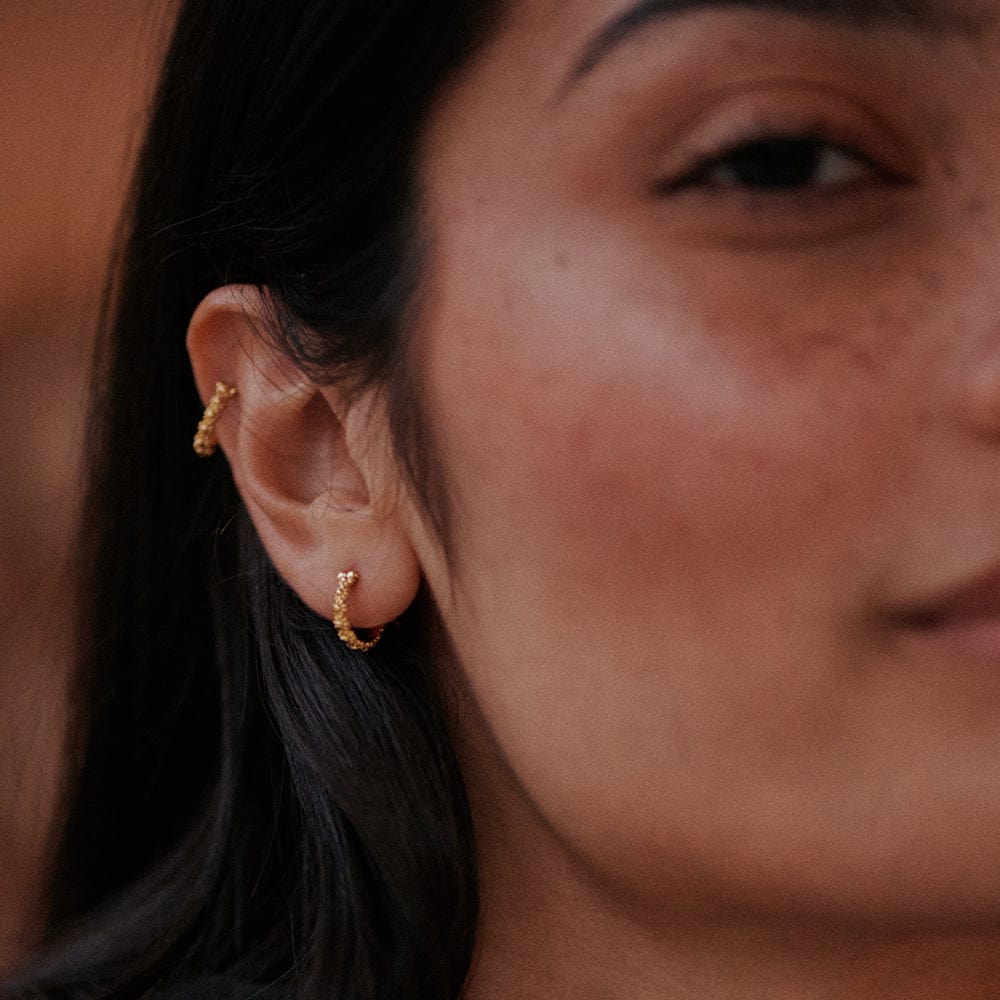 iota-daisy-hoop-earrings-18ct-gold-plated-daisy-london