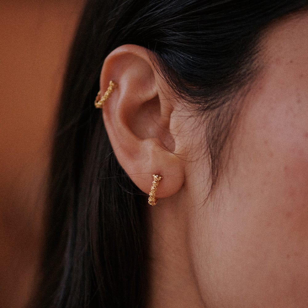 iota-daisy-hoop-earrings-18ct-gold-plated-daisy-london