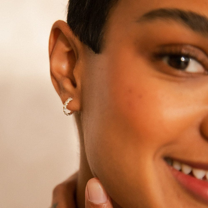 iota-daisy-hoop-earrings-18ct-gold-plated-925-sterling-silver-daisy-london