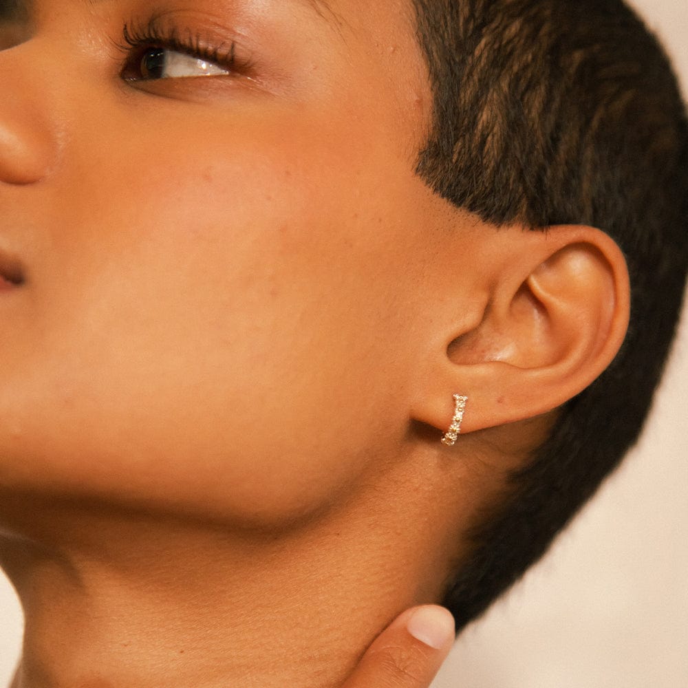 iota-daisy-hoop-earrings-18ct-gold-plated-925-sterling-silver-daisy-london