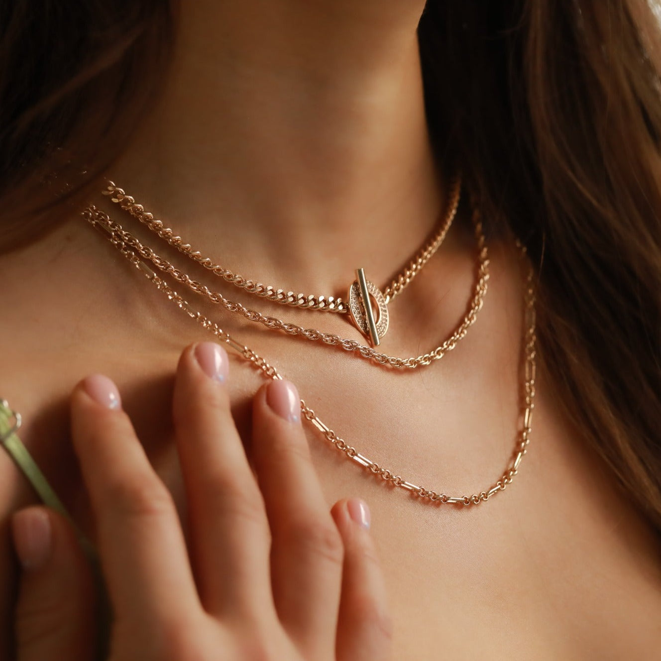 Iris Chain Necklace White