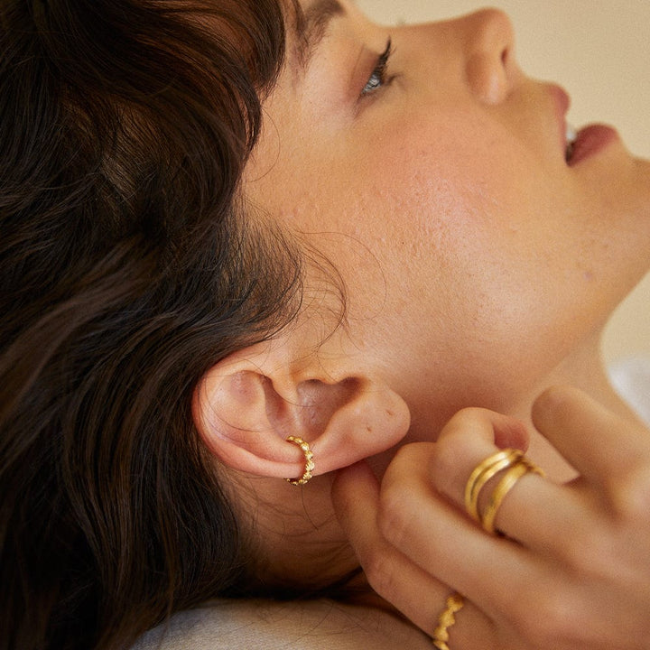 shell-cuff-earring-18ct-gold-plated-sterling-silver-daisy-london