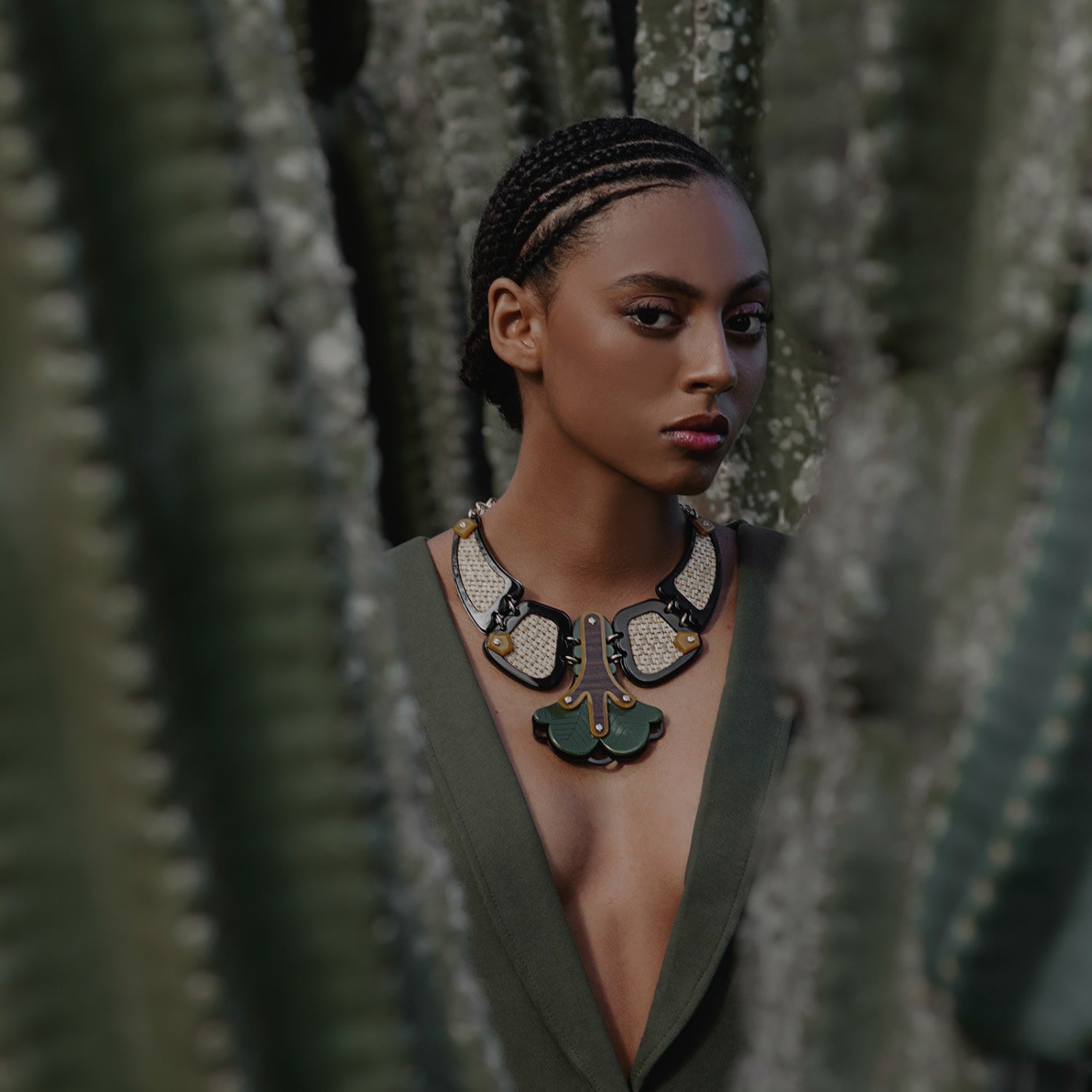 Acrylic Necklace Ybyra Pala Straw & Black