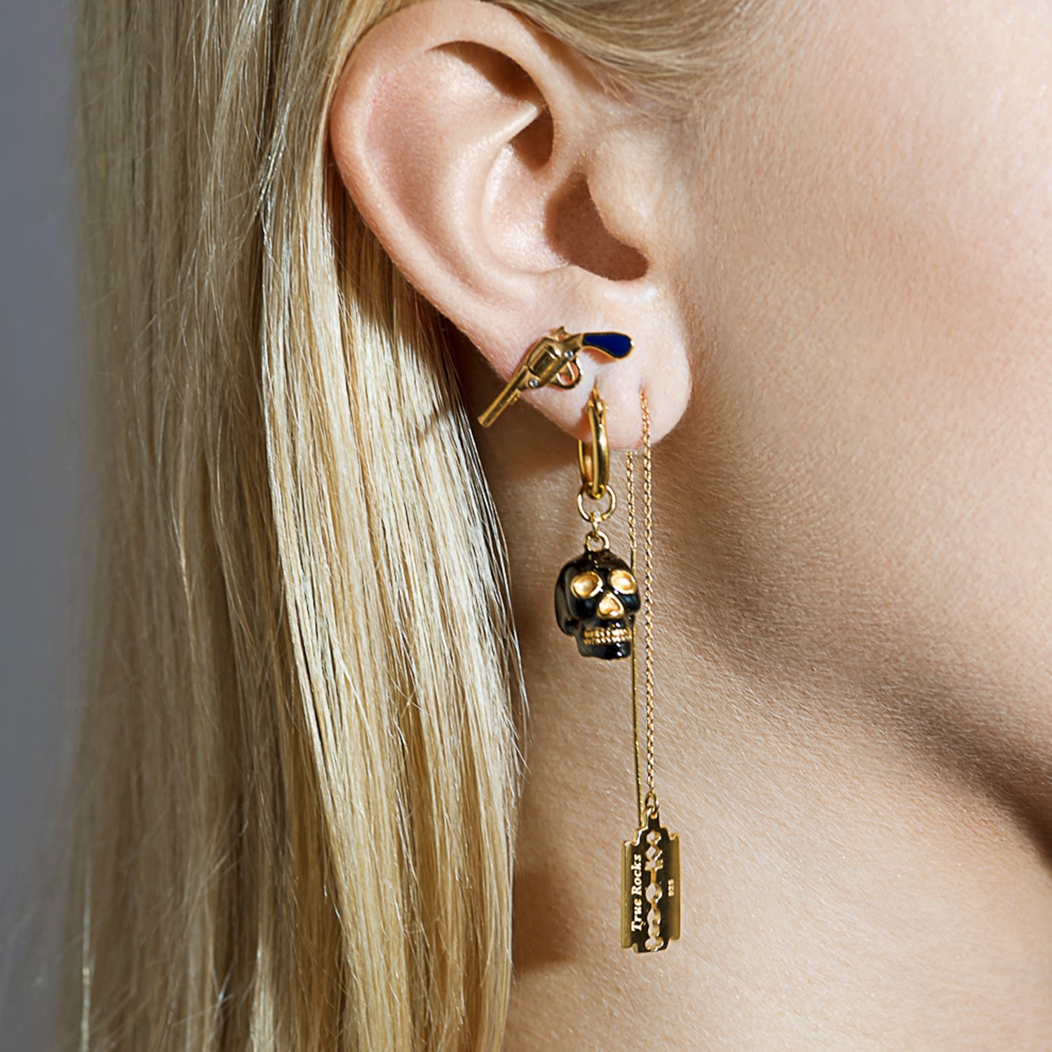 Black Enamel & Gold Plated Retro Pistol Stud