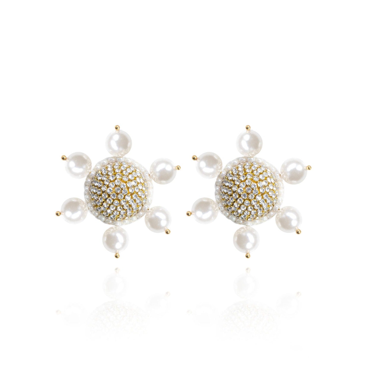 Jolie Clip On Earrings In White Pearl