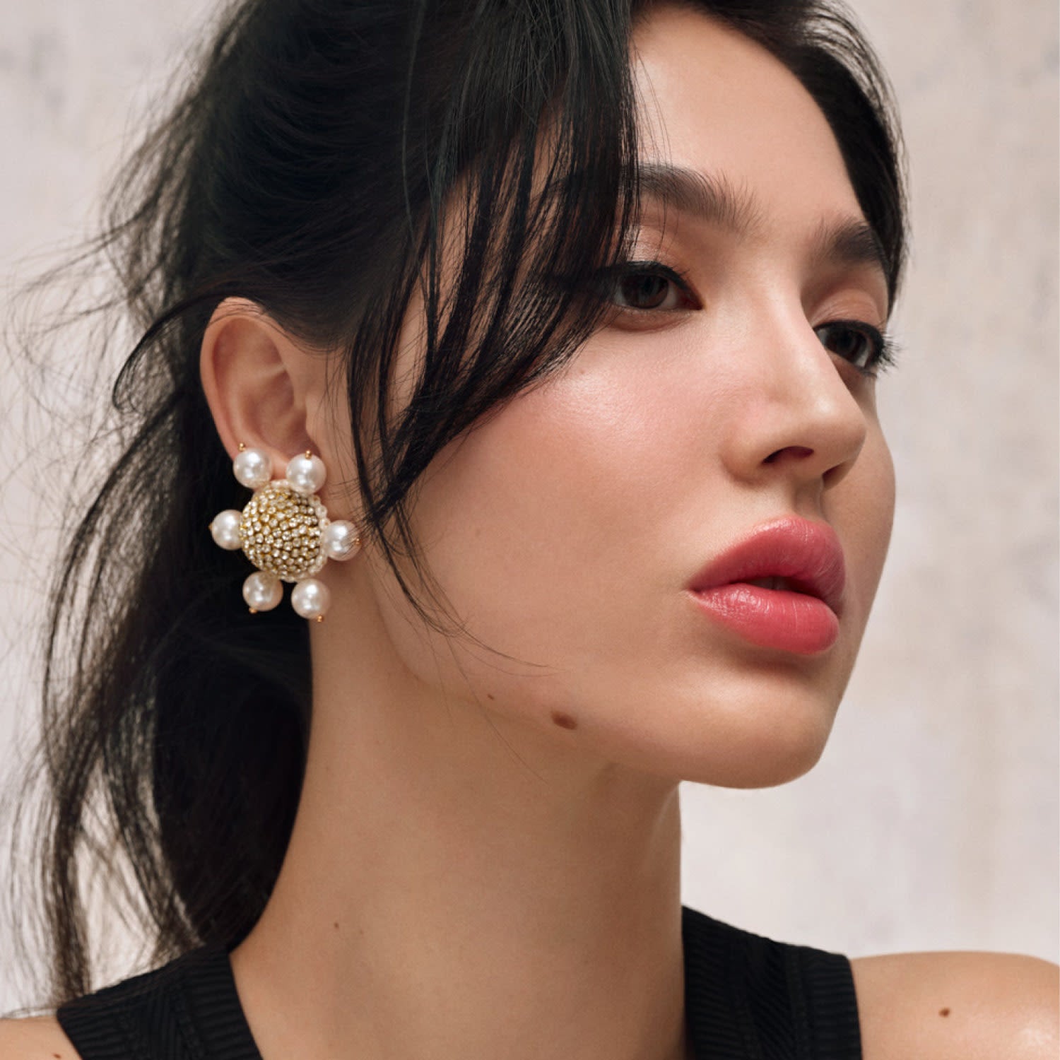 Jolie Clip On Earrings In White Pearl