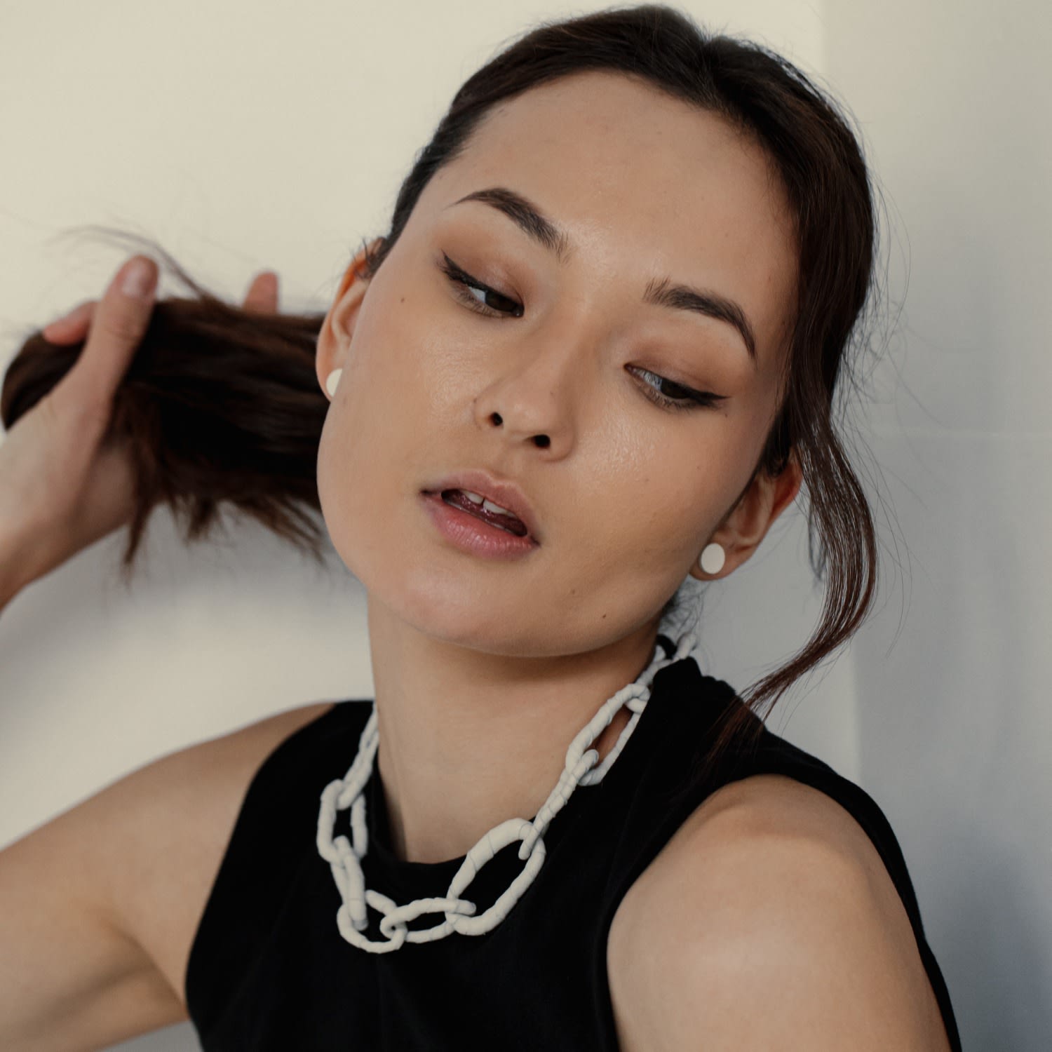 Link Leather Necklace Off-White