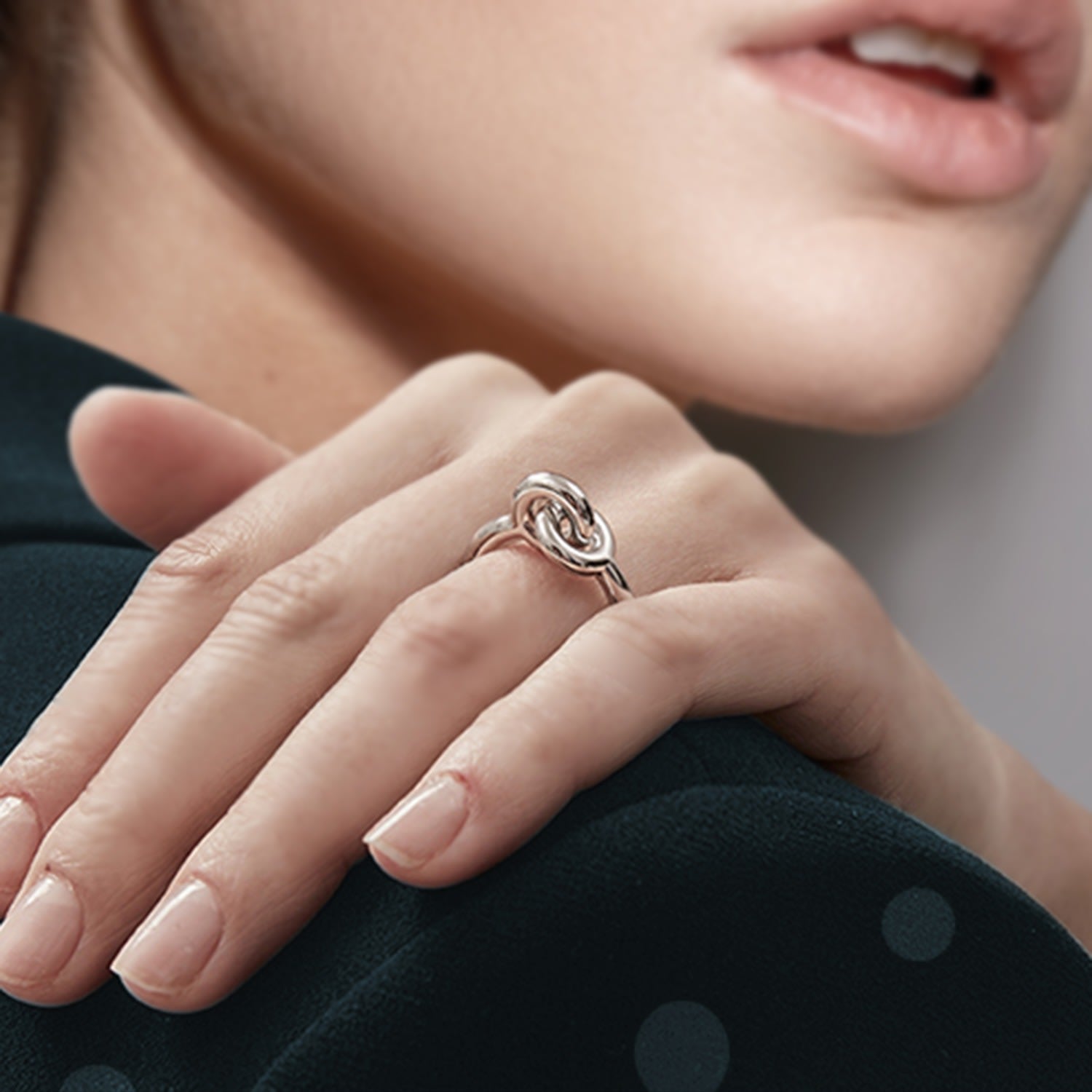 Interlocked Double Circle Ring - Gold