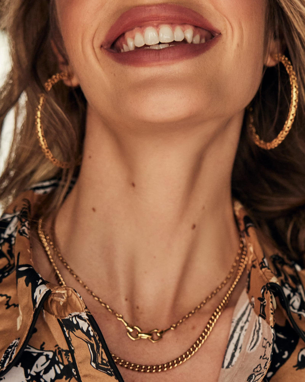 beau-short-pendant-necklace-in-vintage-gold-swarovski