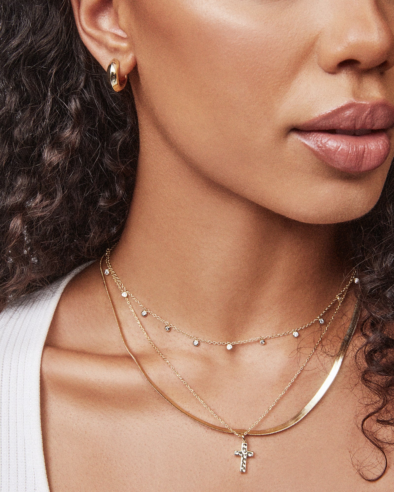 cross-pendant-necklace-in-gold