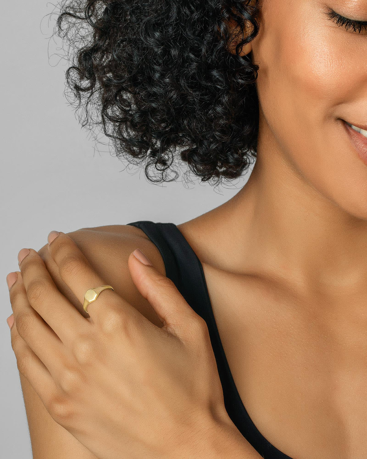 davis-signet-ring-in-18k-gold-vermeil-swarovski