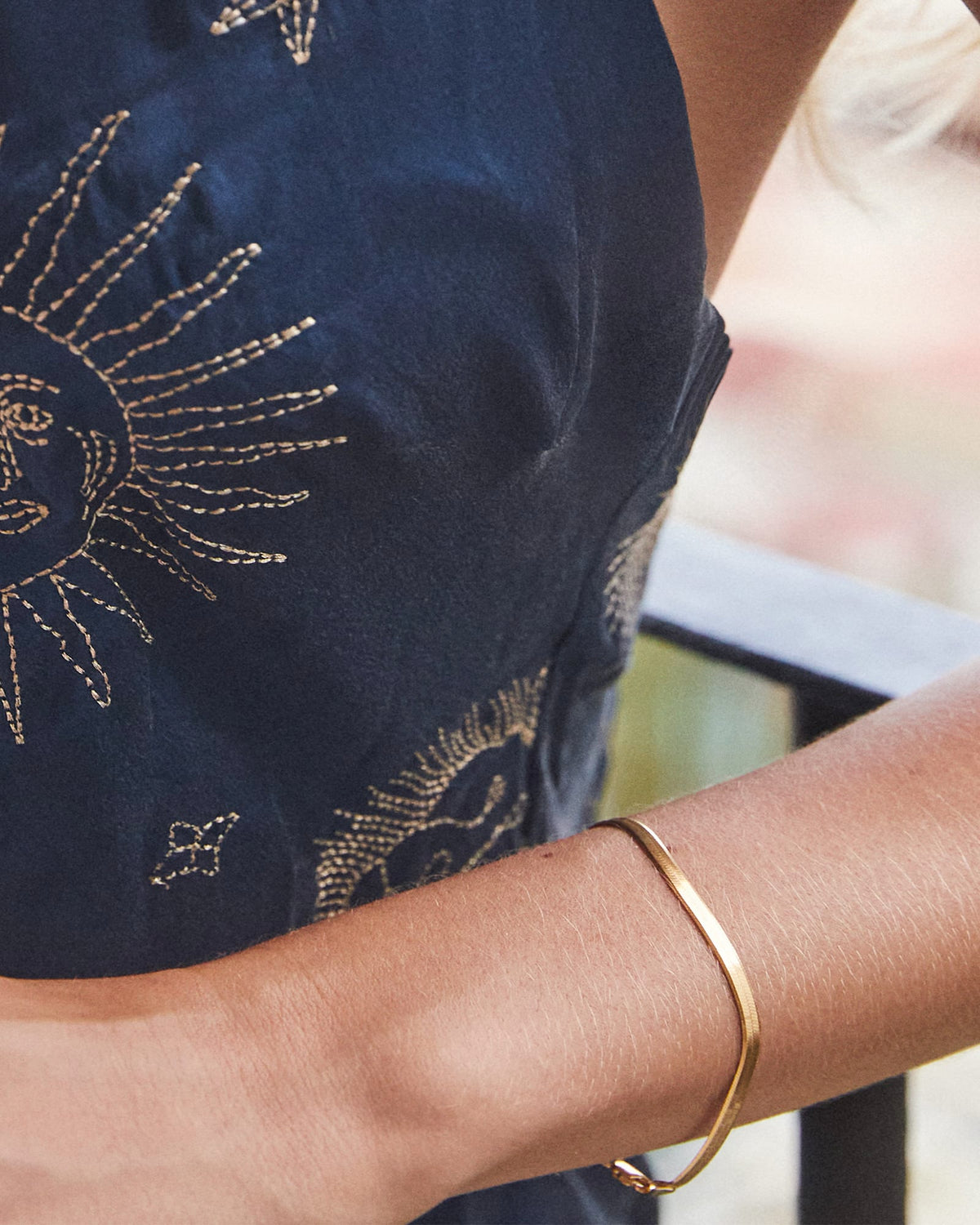 herringbone-chain-bracelet-in-18k-yellow-gold-vermeil-kendra-scott