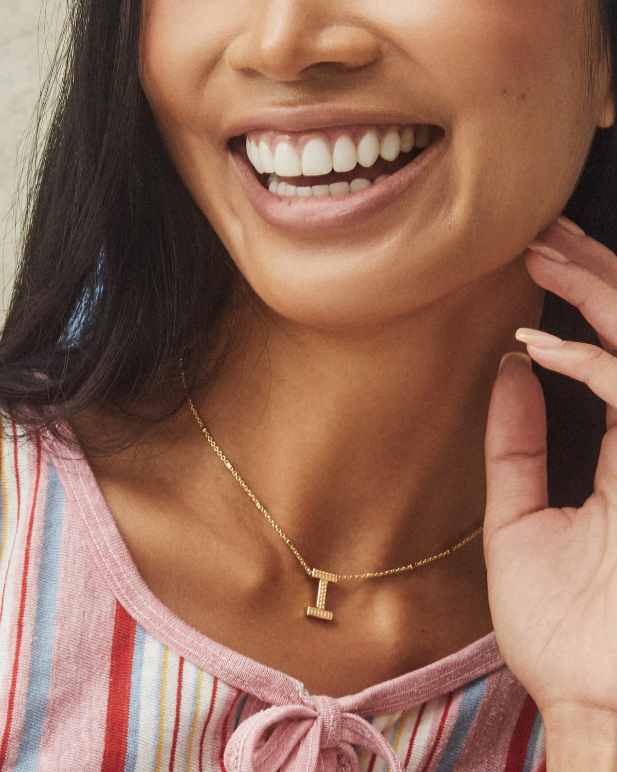letter-i-pendant-necklace-in-gold