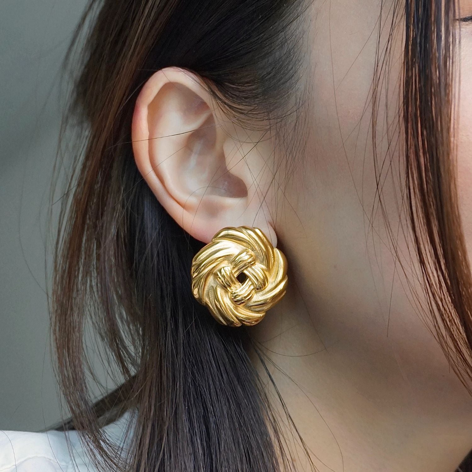 Knot Earrings In Gold