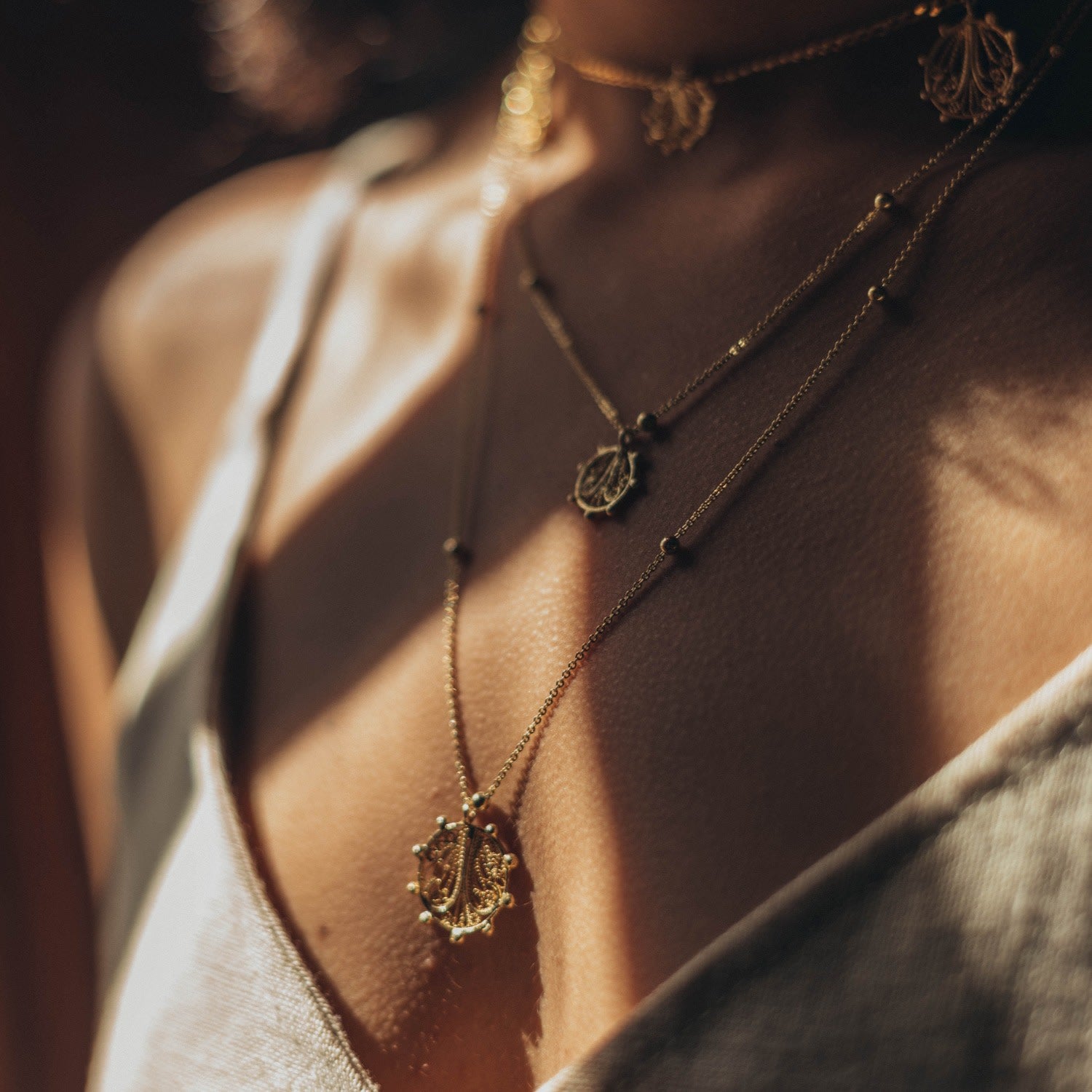 Alma Simple Golden Necklace