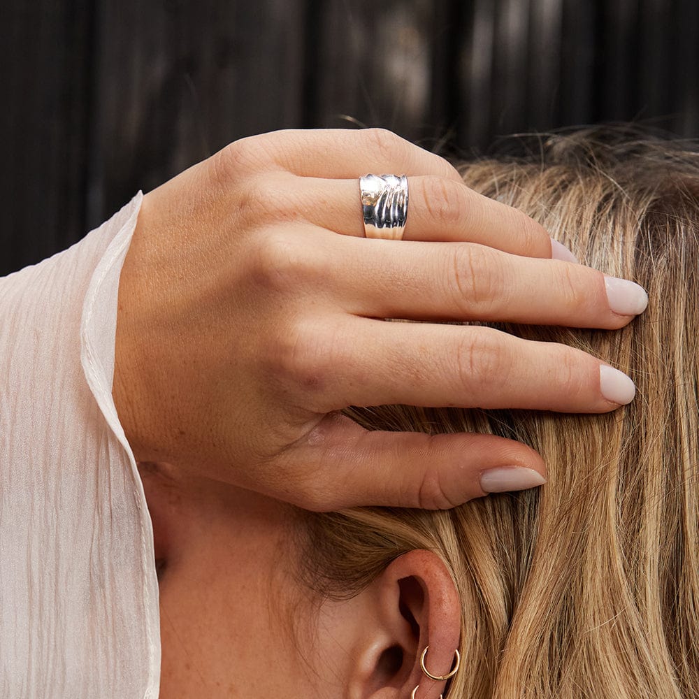 polly-sayer-chunky-tidal-ring-sterling-silver-daisy-london