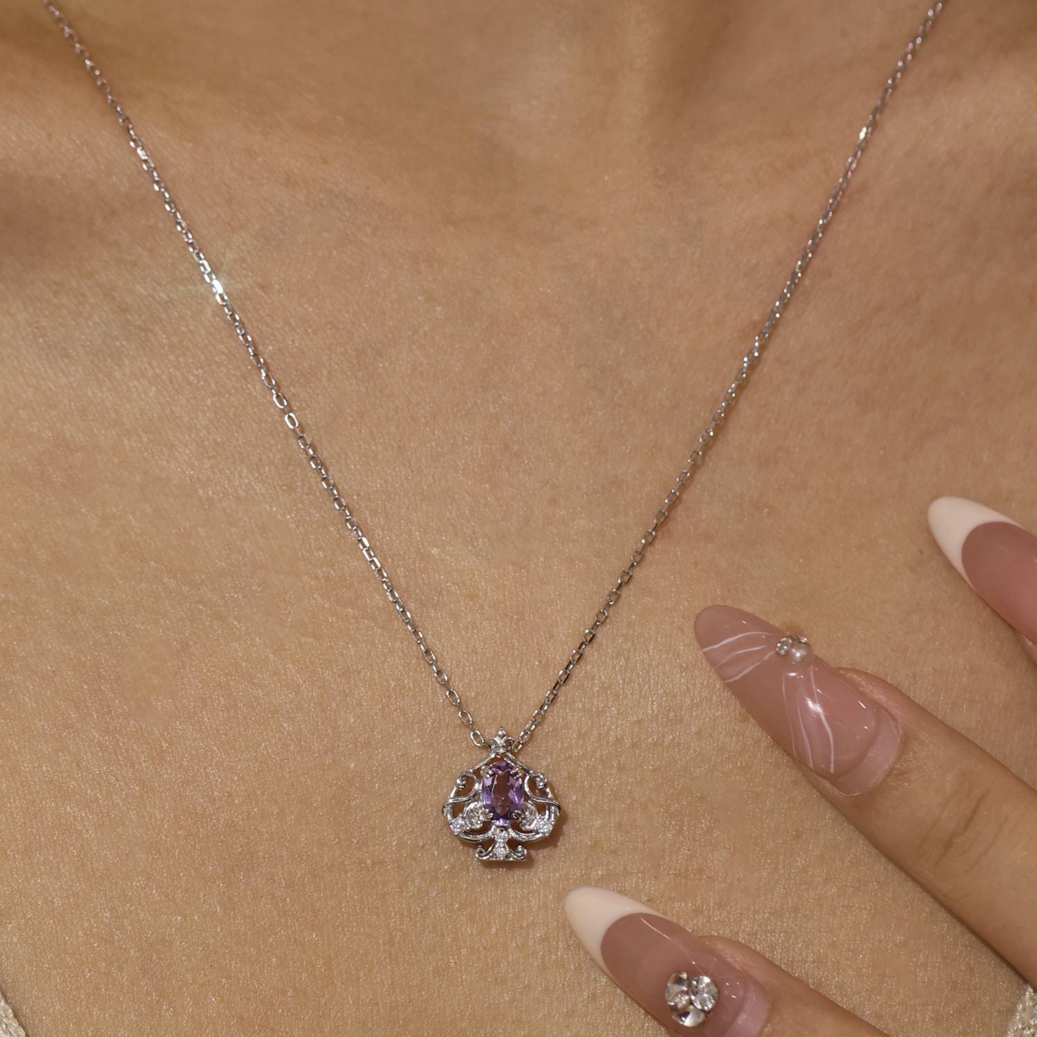 Leafy Spade Amethyst Necklace White Gold Vermeil