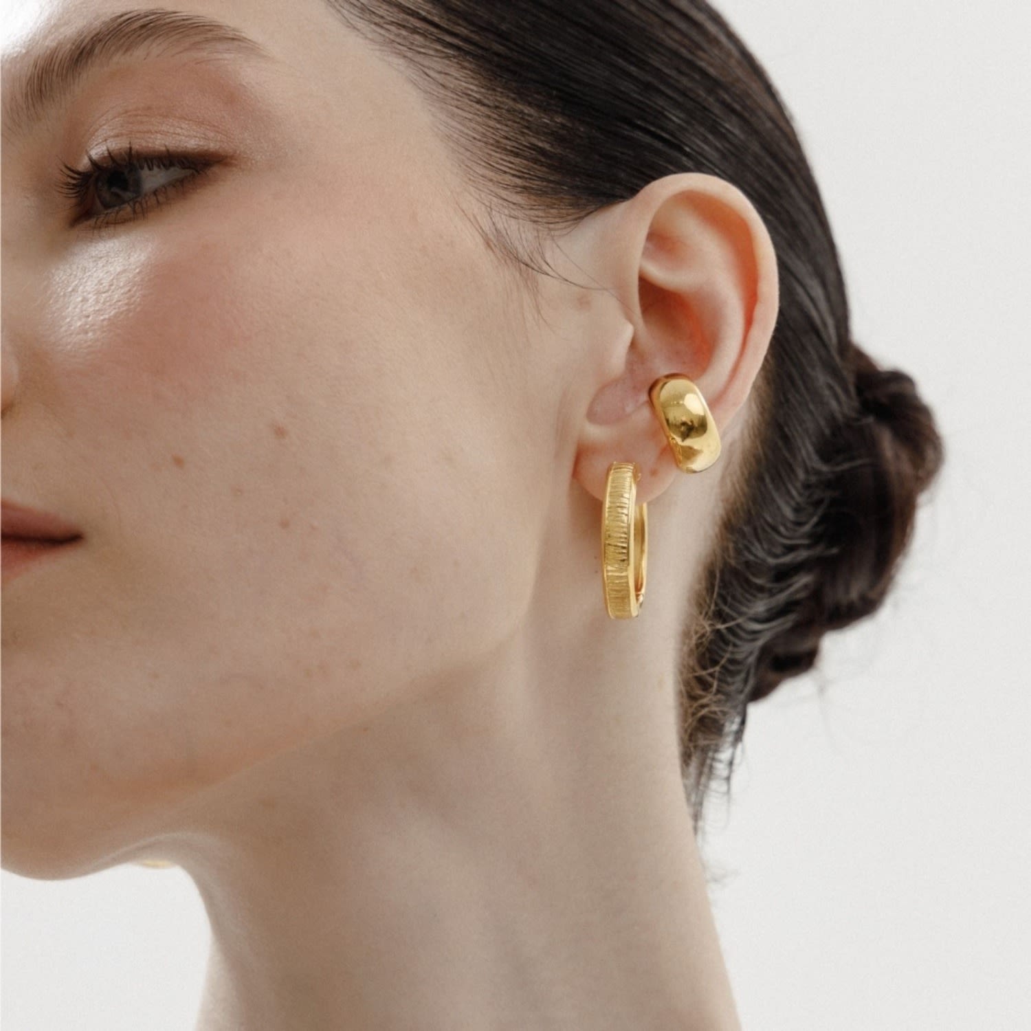Leclat Bold Basic Gold Ear Cuff