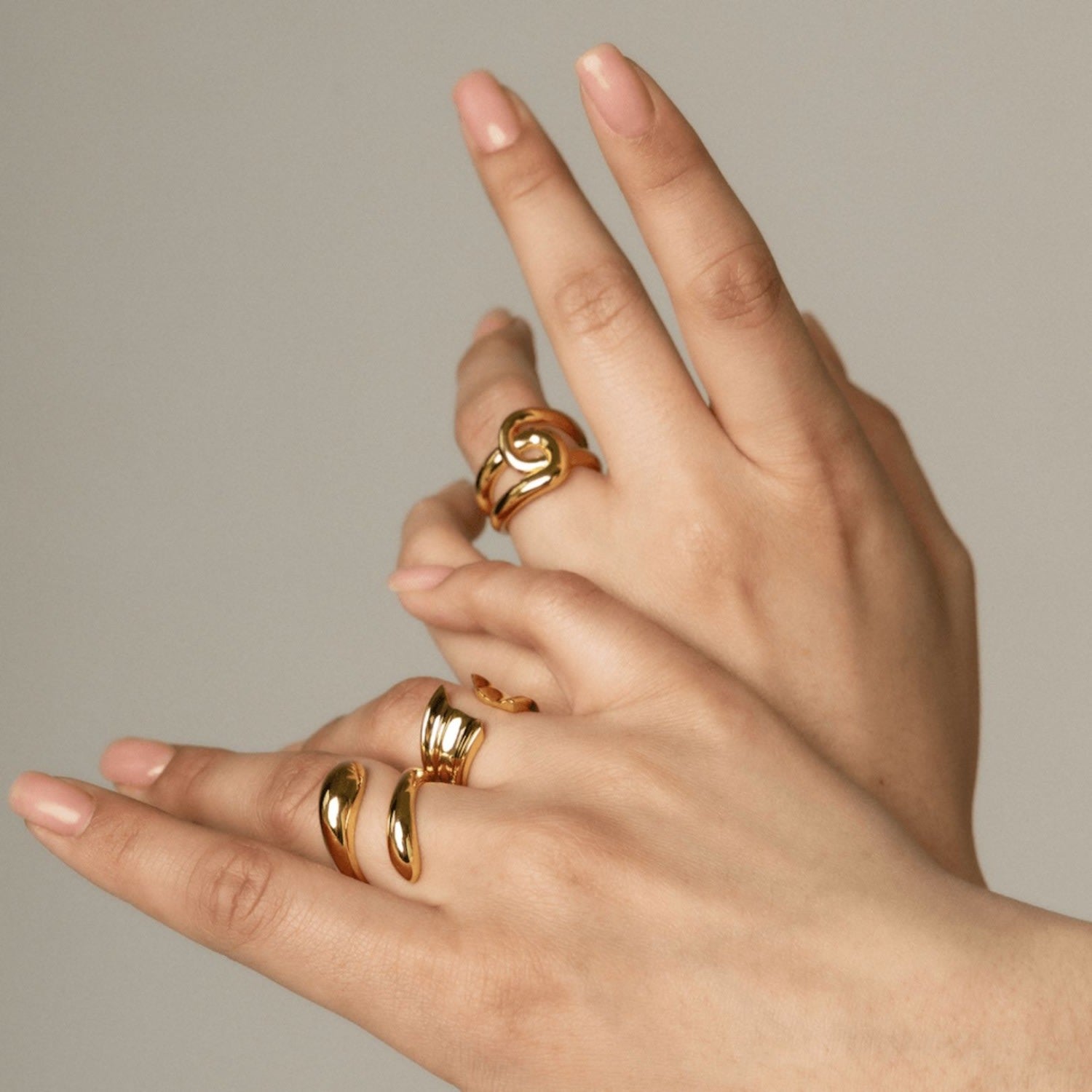 Leclat P Knot Gold Ring